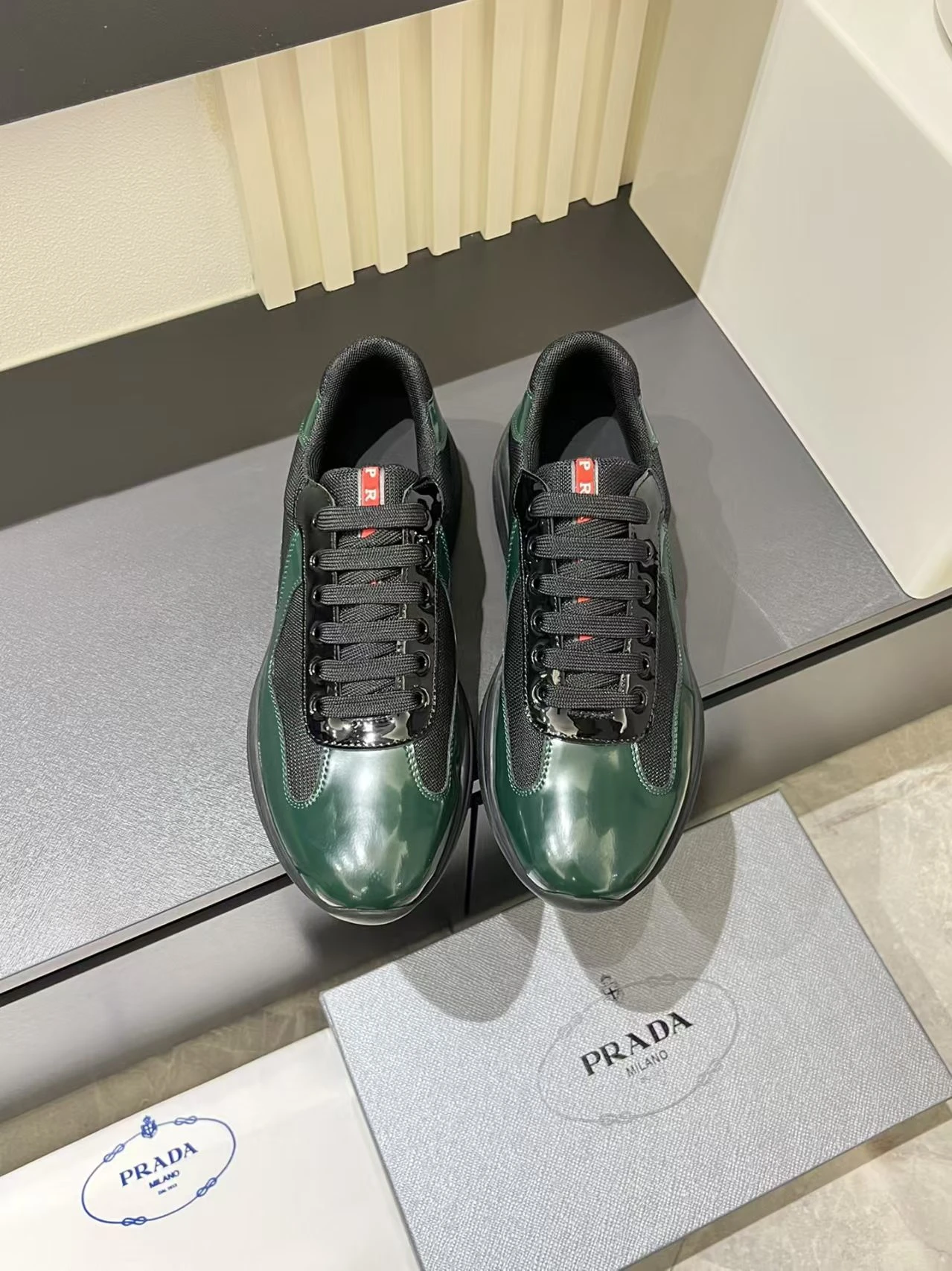 Prada top quality lacquer shoes