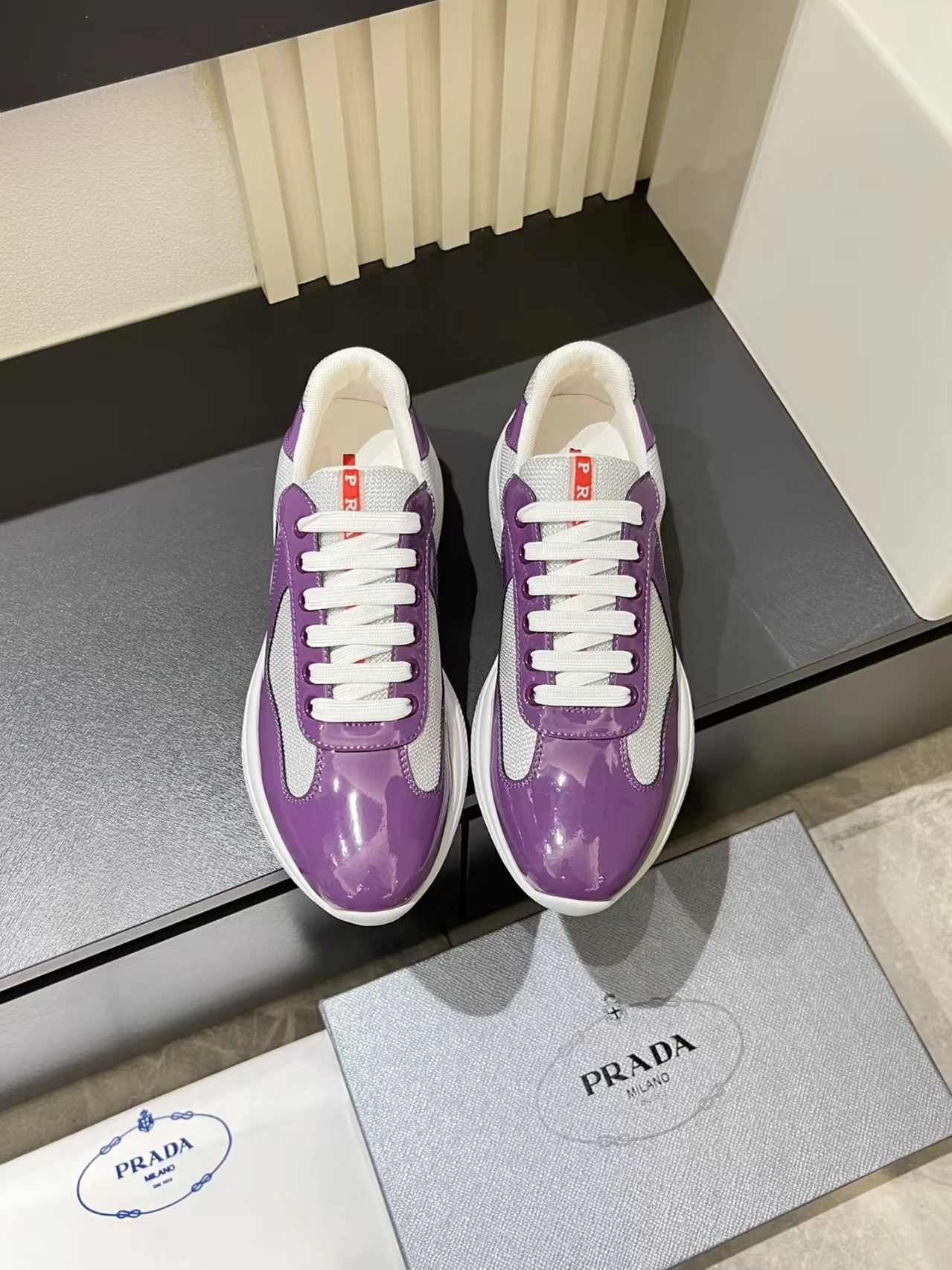 Prada top quality lacquer shoes