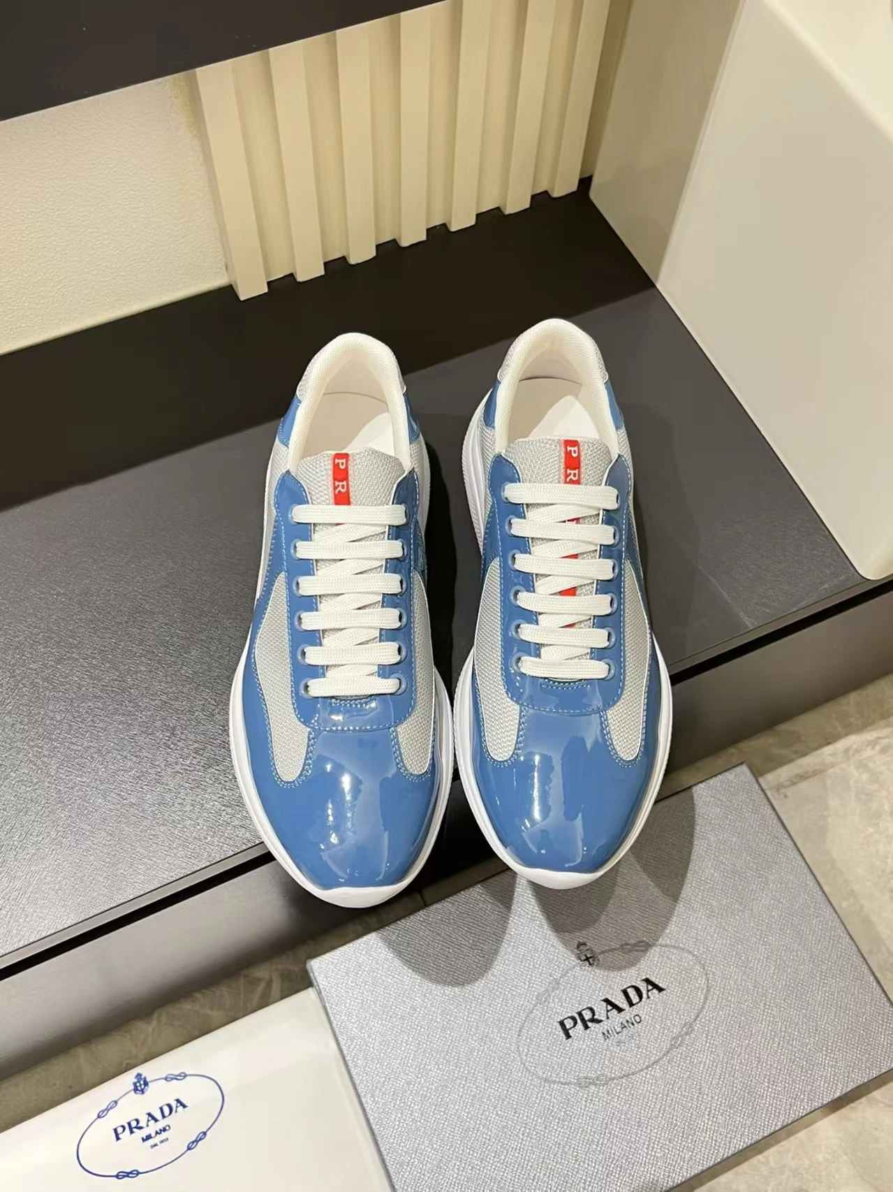 Prada top quality lacquer shoes
