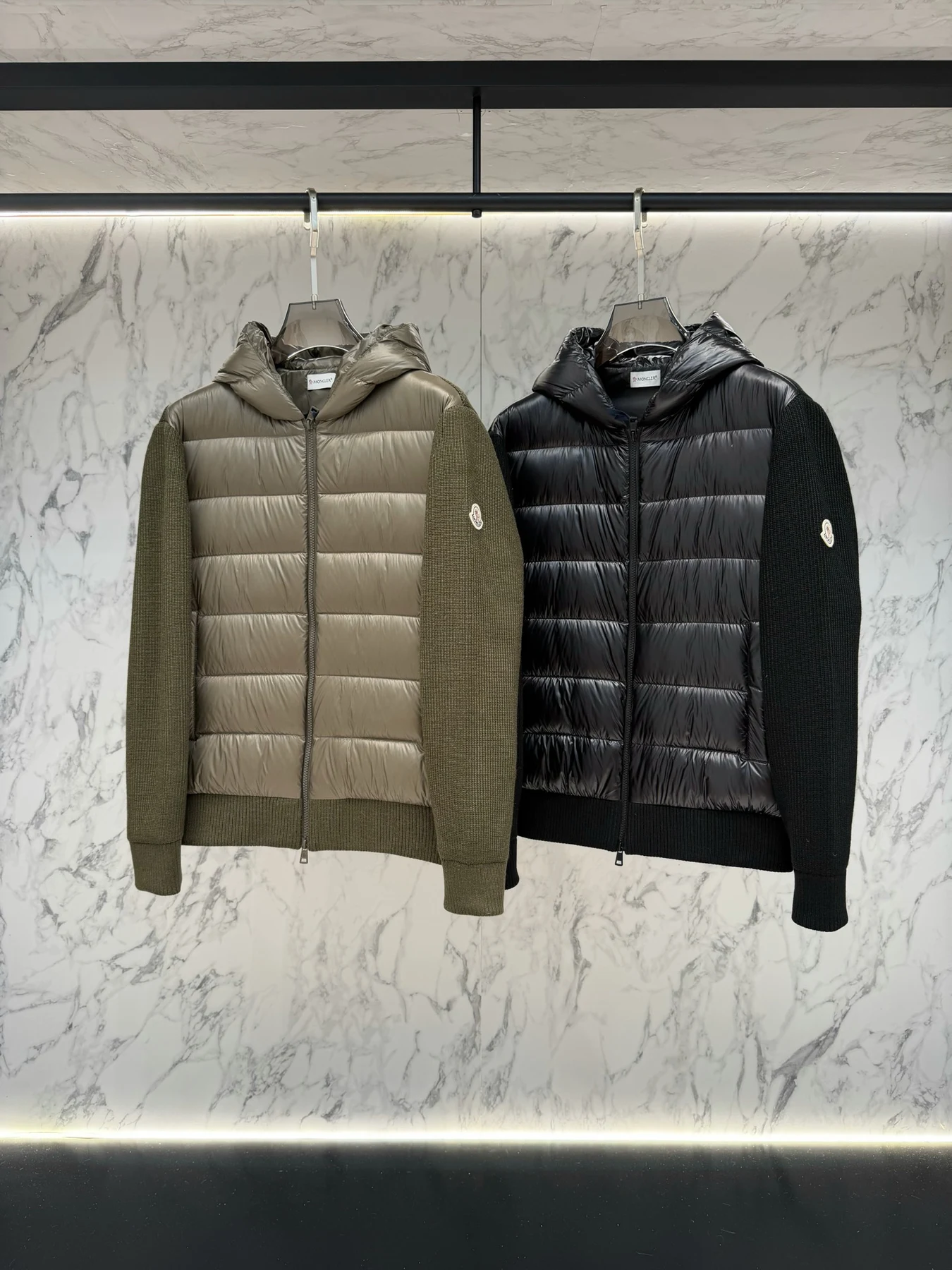 Moncler gesteppte Kapuzen-Daunenjacke Daunenjacken DI123841