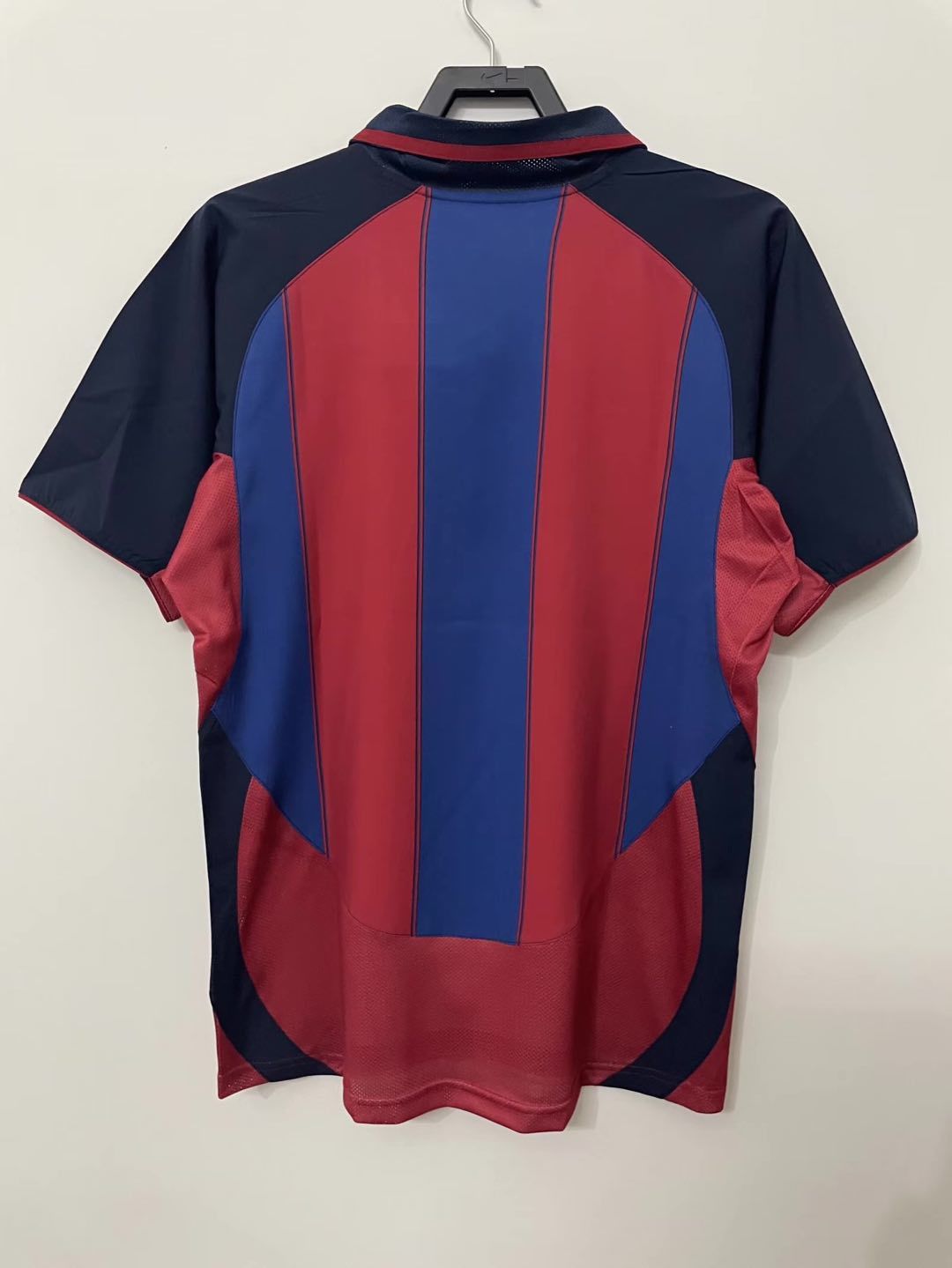 2003/2004 Barcelona home  Retro Football Shirt
