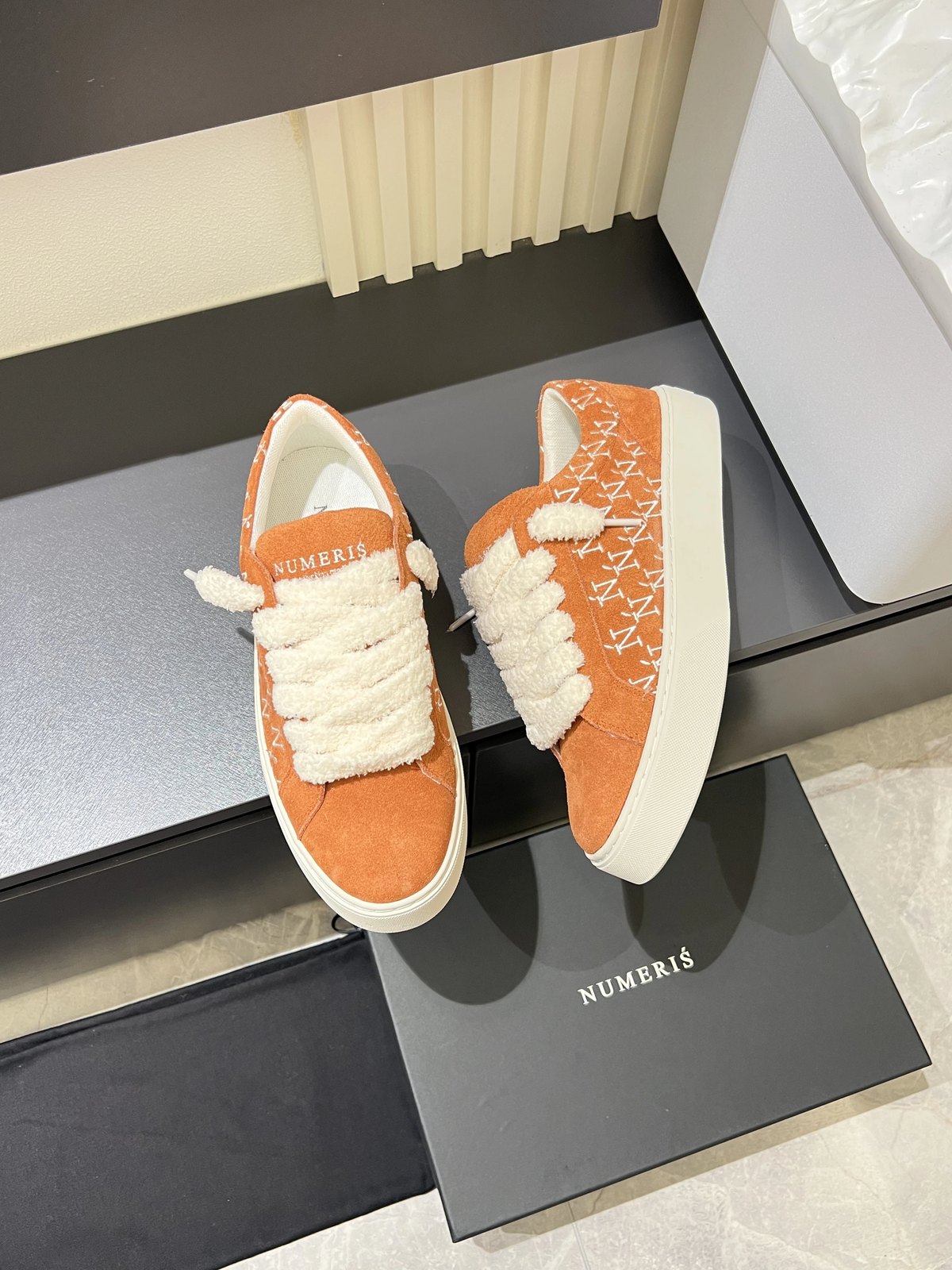 Numeris top-quality low-top shoes