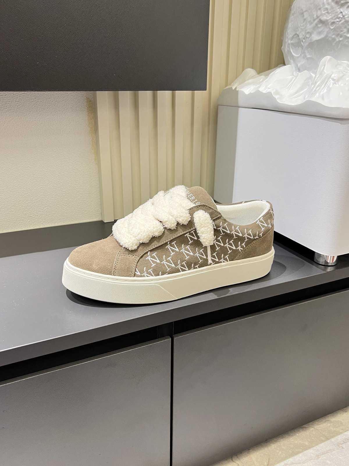Numeris top-quality low-top shoes