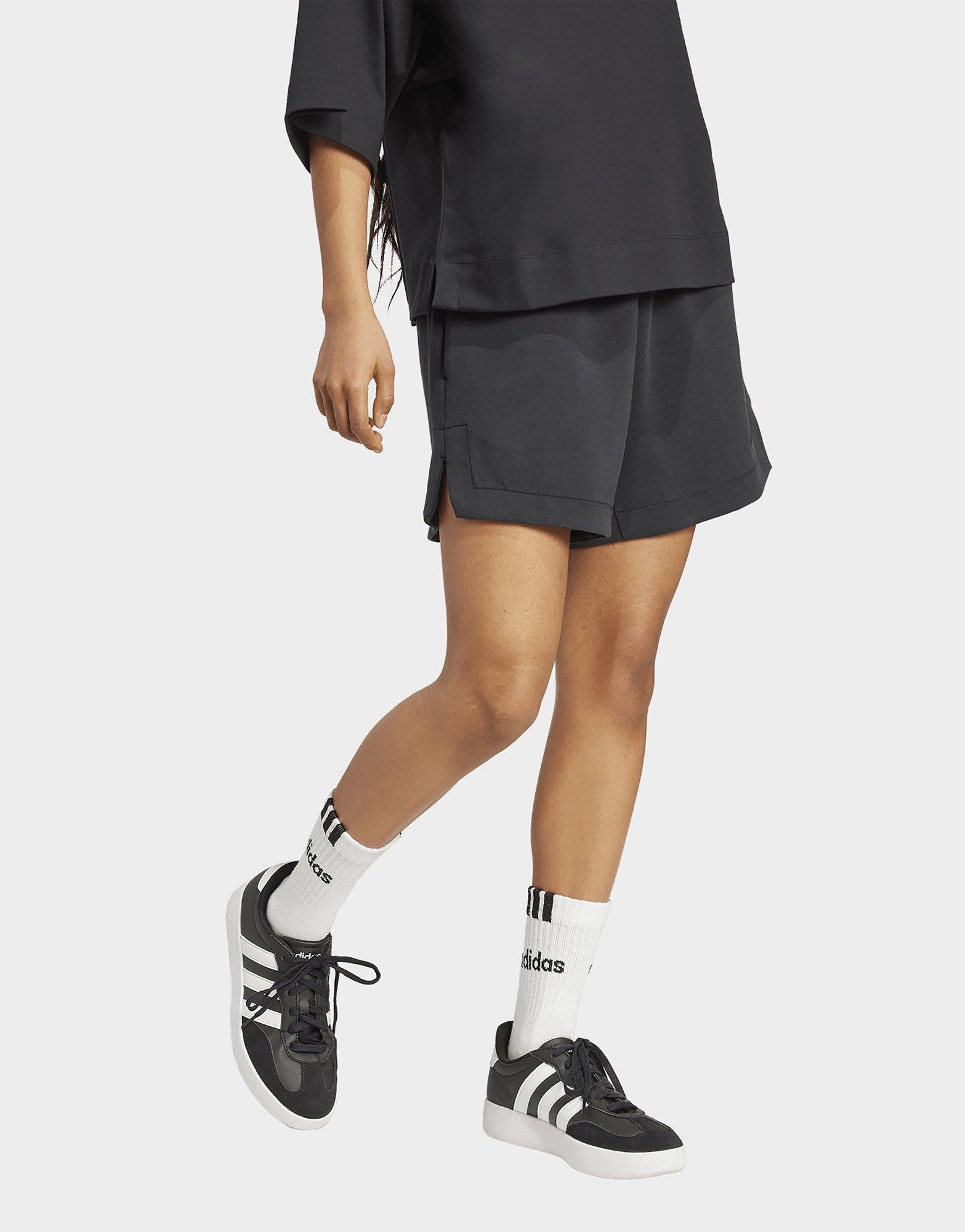 adidas Soft Lux Shorts, locker geschnitten