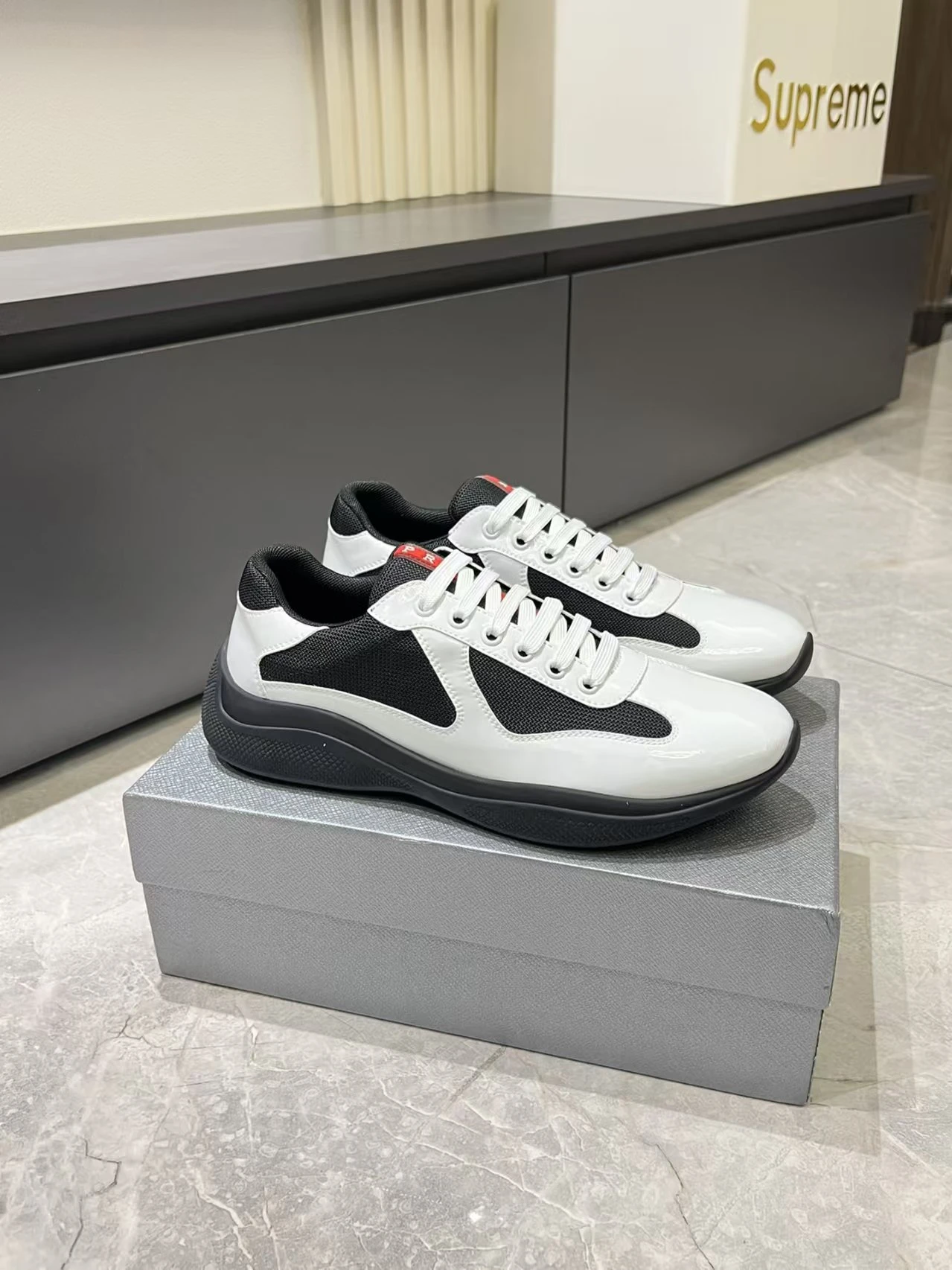 Prada top quality lacquer shoes