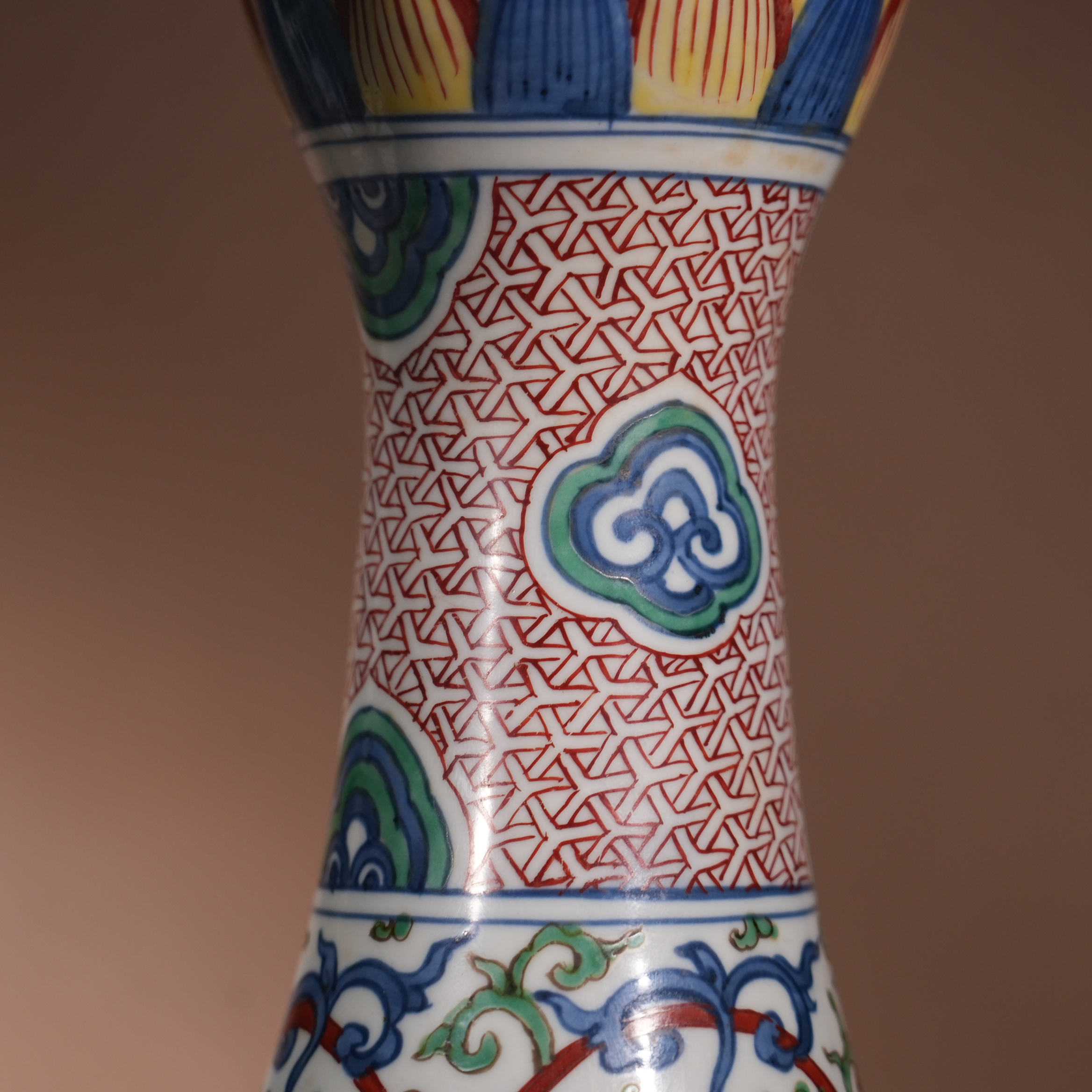 Ancient Chinese Wucai Garlic-Head Vase with Interlocking Lotus Motifs (Marked 