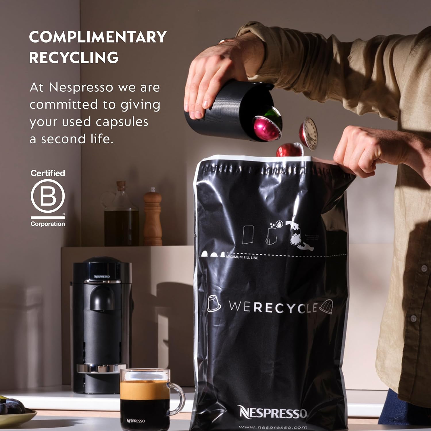 Espresso machine with a removable water tank