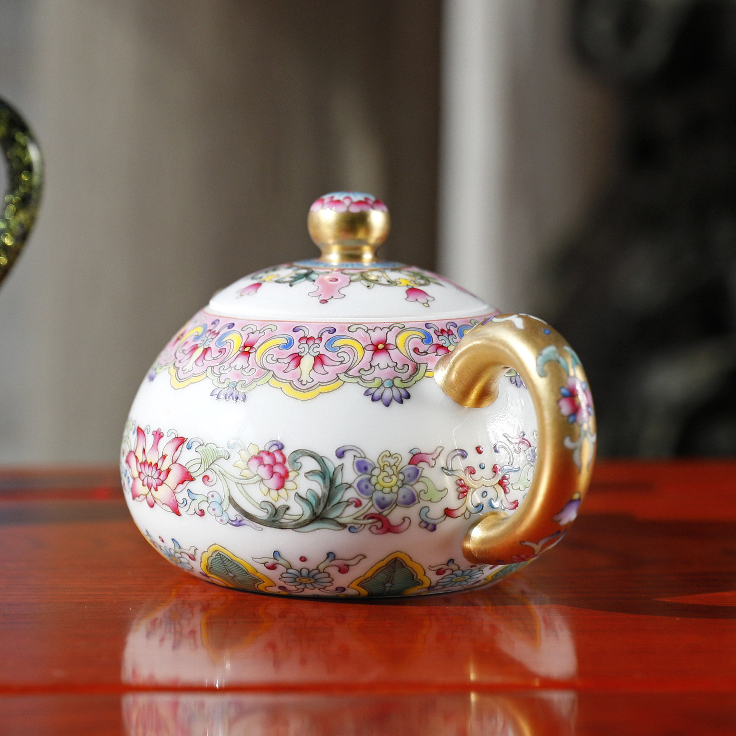 Jingdezhen Exquisite Handmade Hand-Painted Enamel Ruyi Teapot • Pure Gold Detailing • Chinese Porcelain