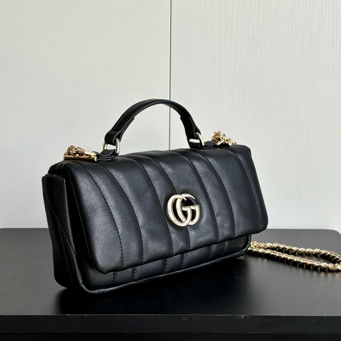 Gucci 806017 Full Leather Quilted Double G Chain Bag/Small Square Handbag (21 × 12.5 × 4.5cm)