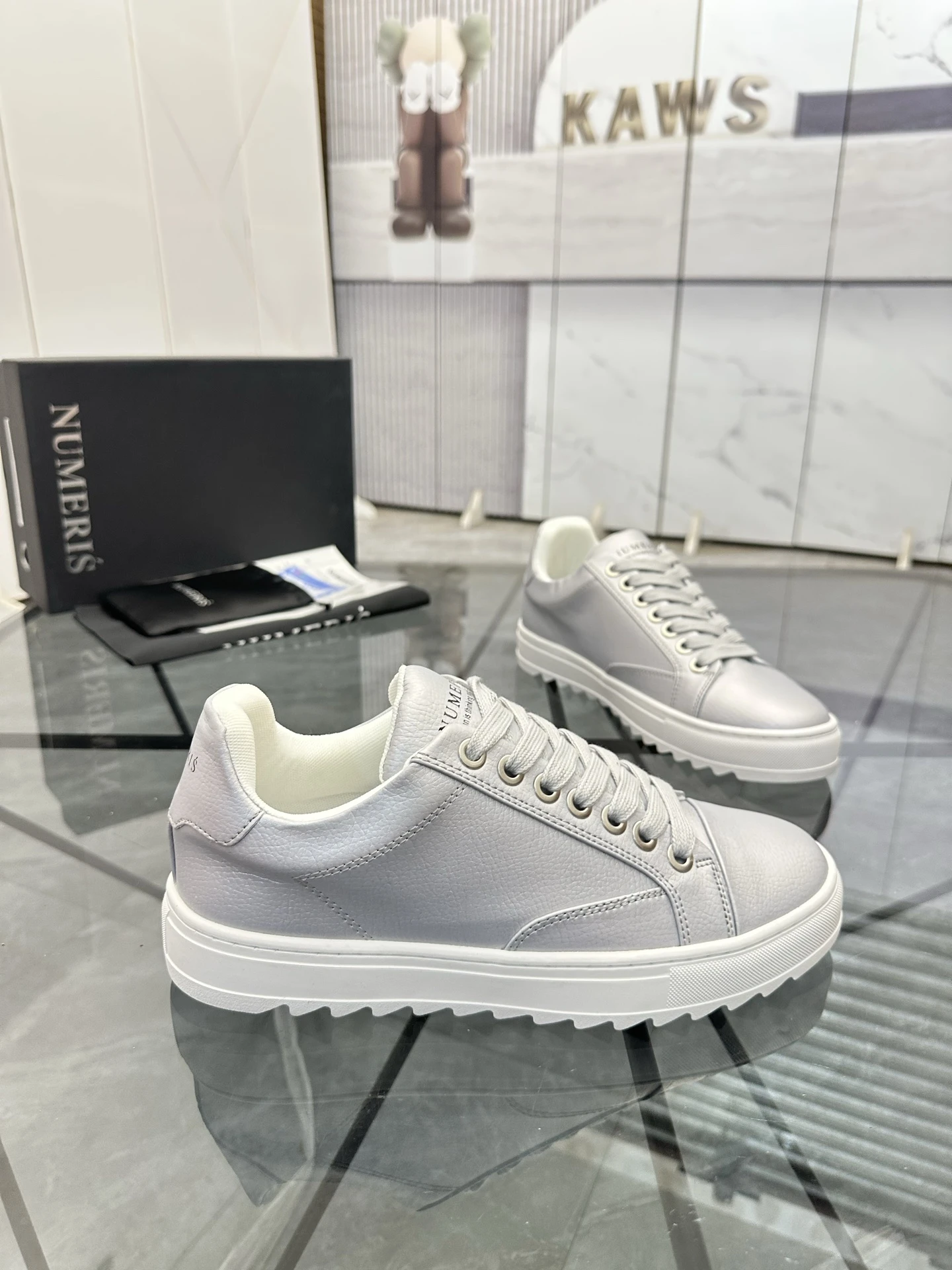 Numeris top-quality low-top shoes