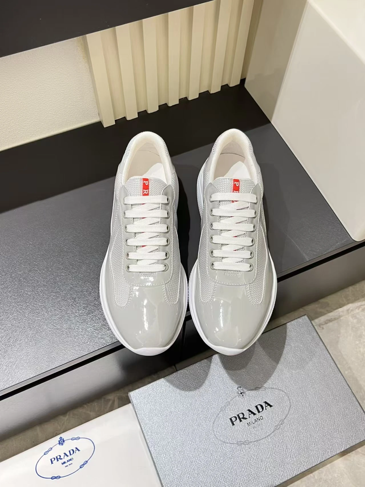 Prada top quality lacquer shoes