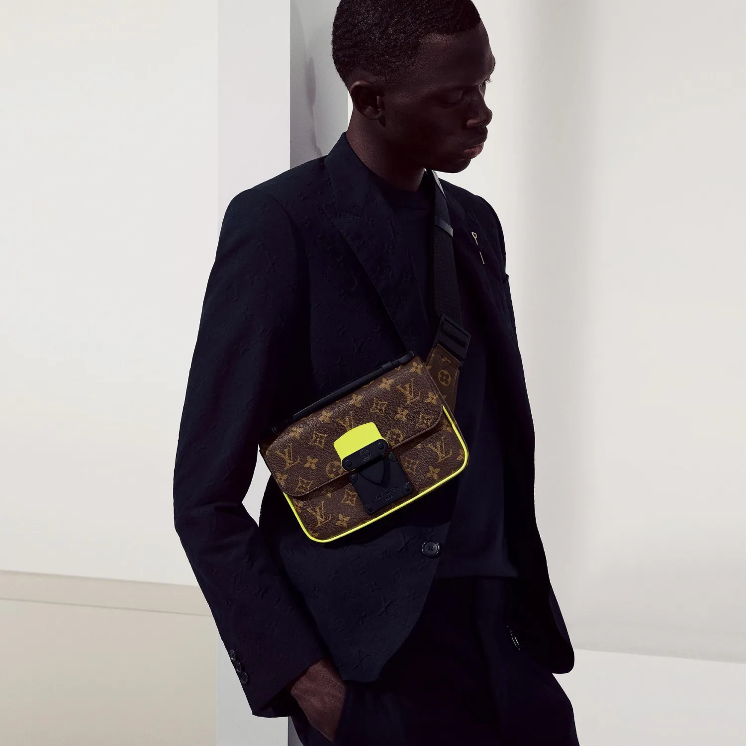 S Lock Slingbag M45864