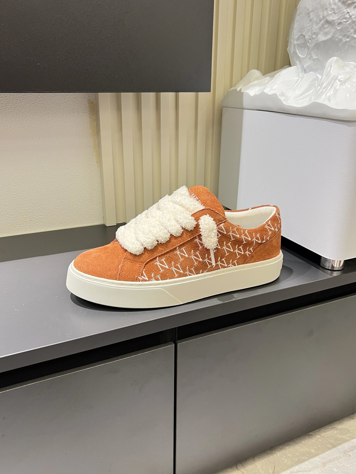 Numeris top-quality low-top shoes