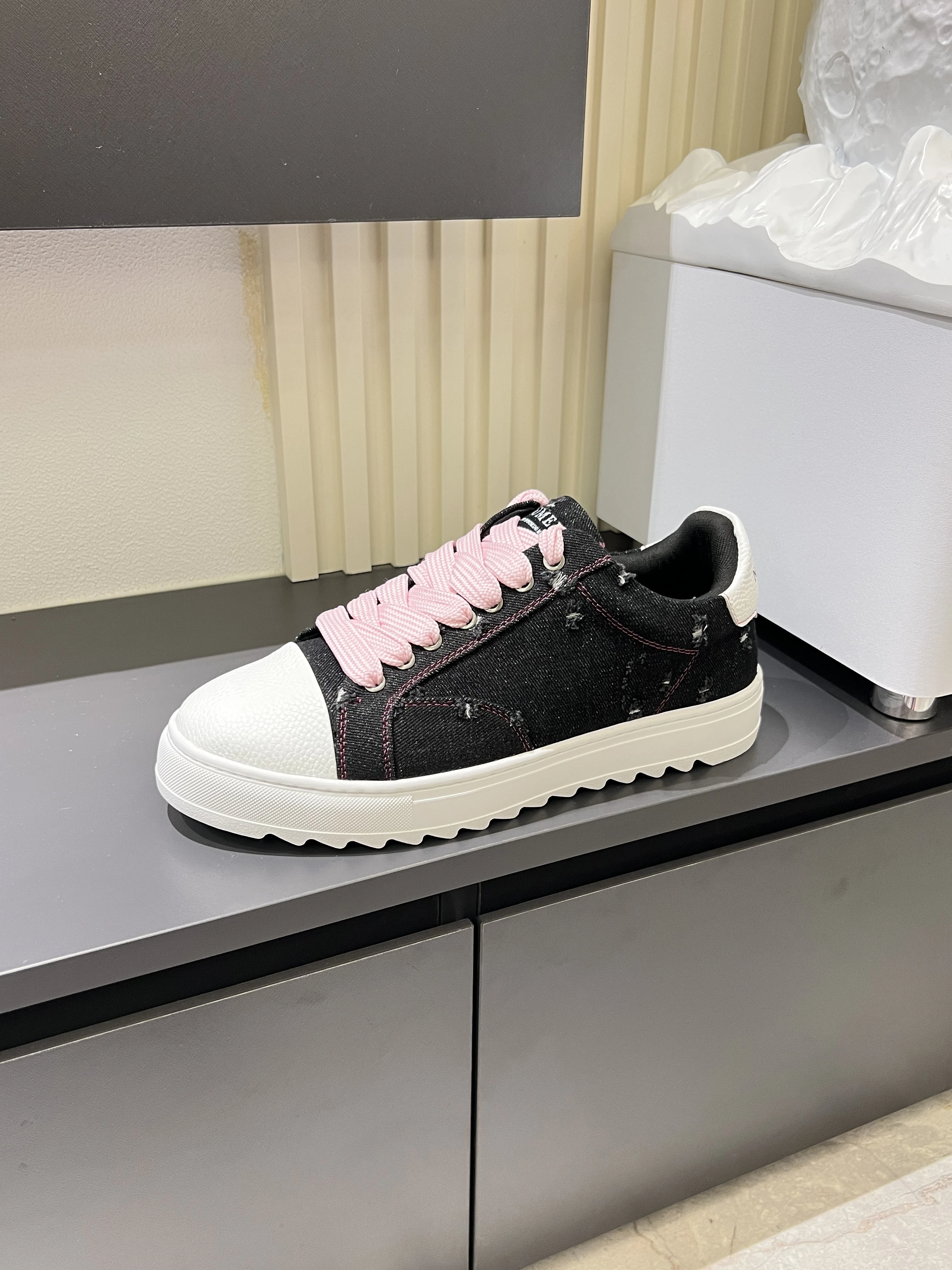 Numeris top-quality low-top shoes