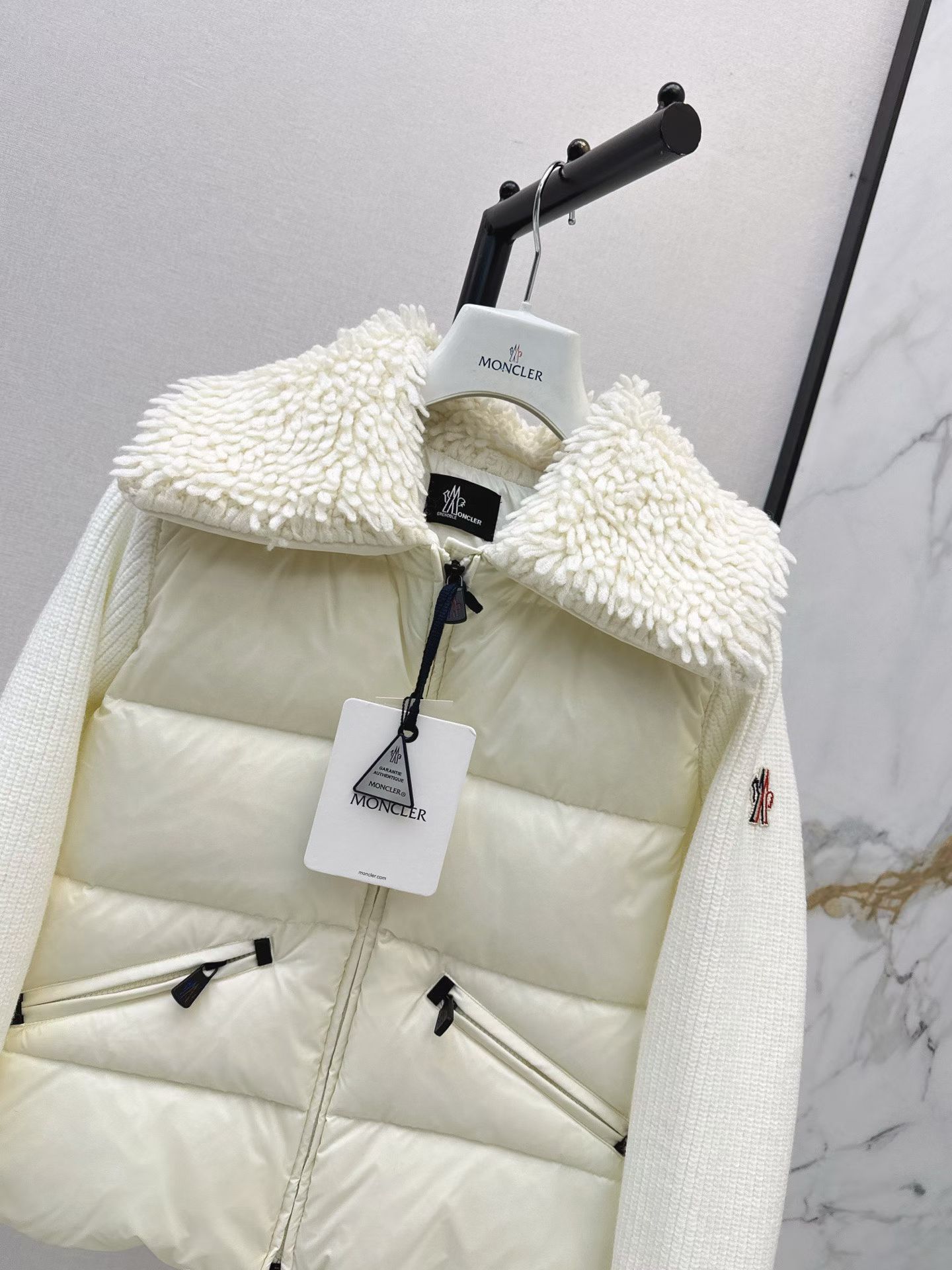 Moncler Herbst/Winter 2026 Montbeliard Daunenjacke Größe S-XL