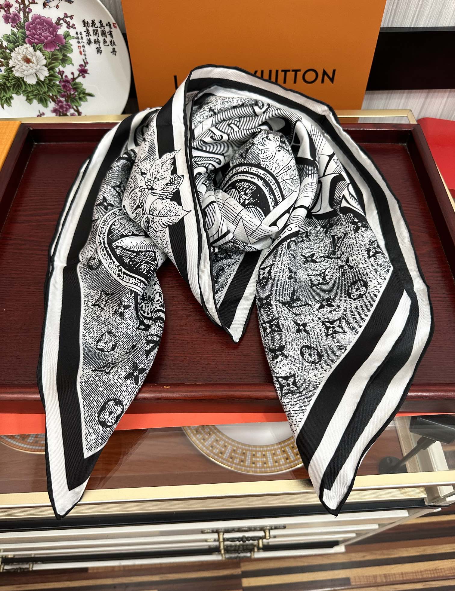 Louis new arrival scarf size: 90*90 cm 021