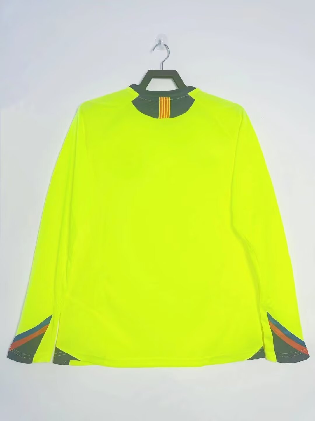 05/06 Barcelona  Away long sleeves Retro Football Shirt