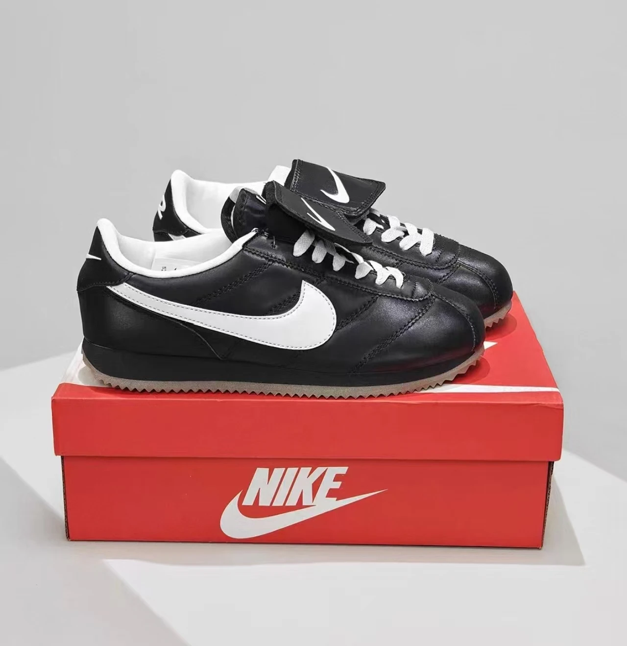 NIKE