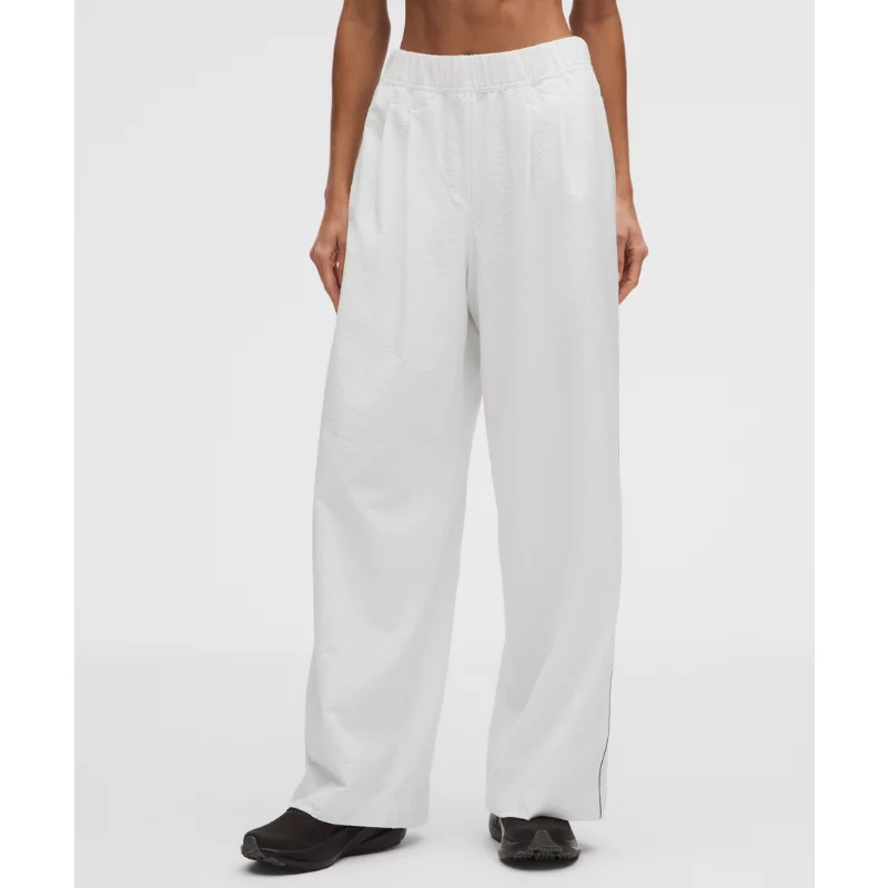 Seersucker WovenAir High-Rise Pleated Pant Short