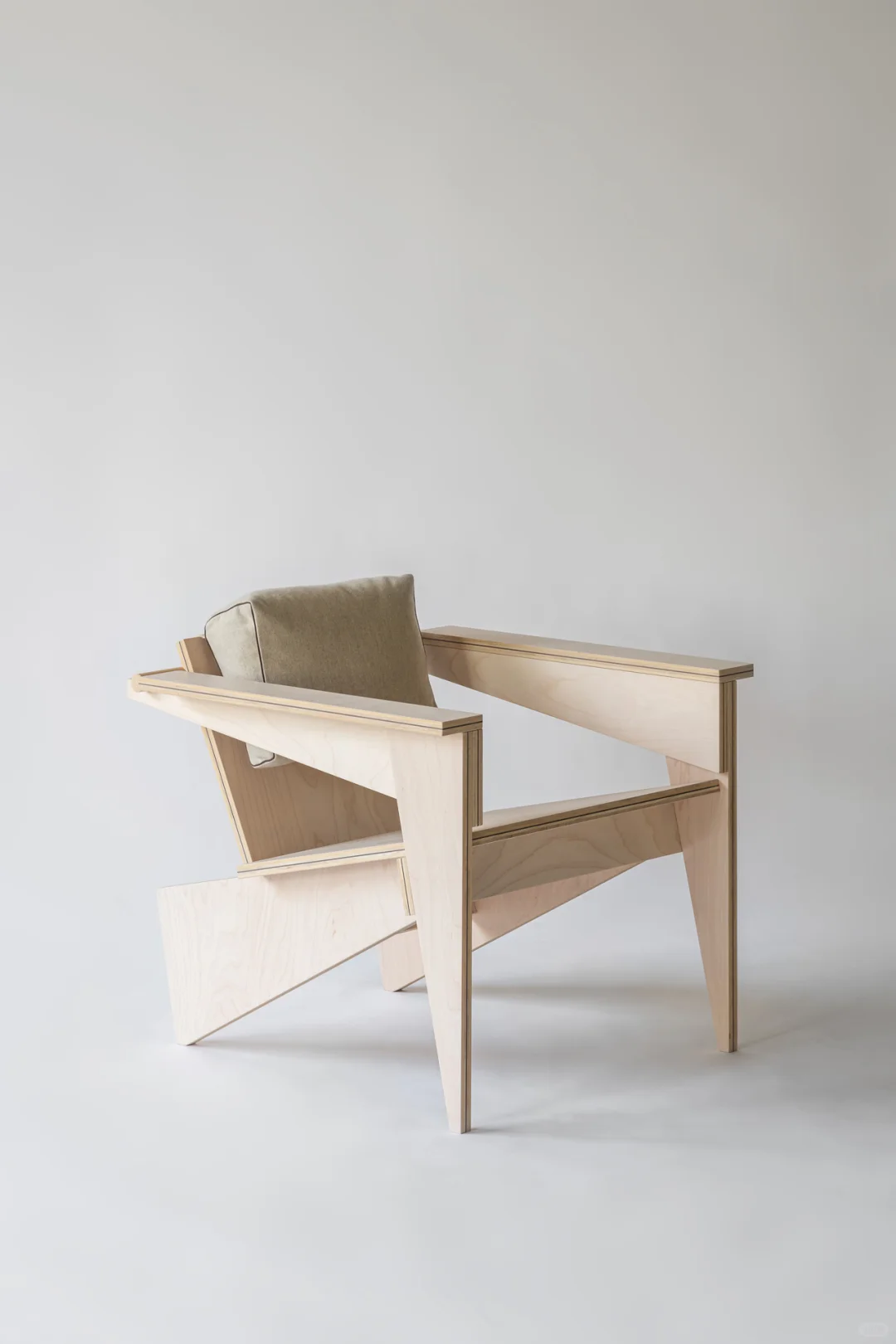 Átló Collection Coffee Chair by Komok – Minimalist Modern Accent Chair for Home & Café