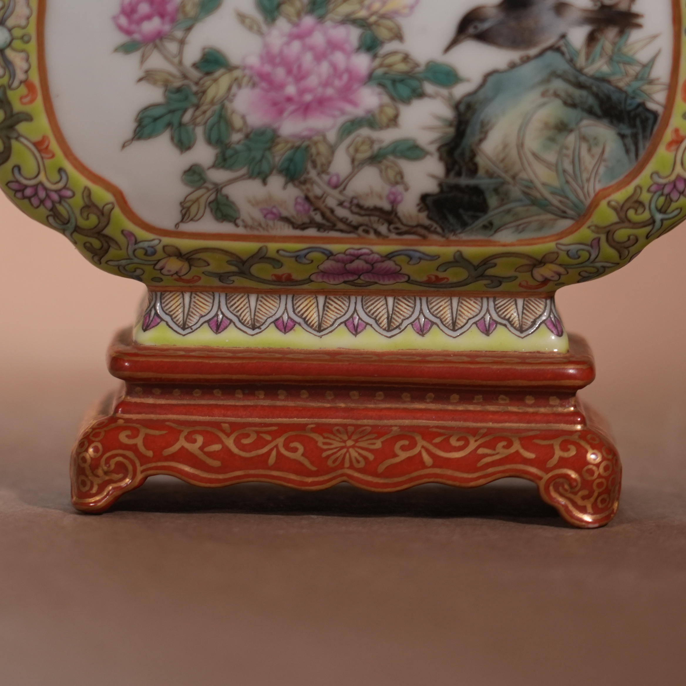 Ancient Chinese Famille Rose Gourd-Shaped Wall Vase with Openwork Bird and Flower Motifs