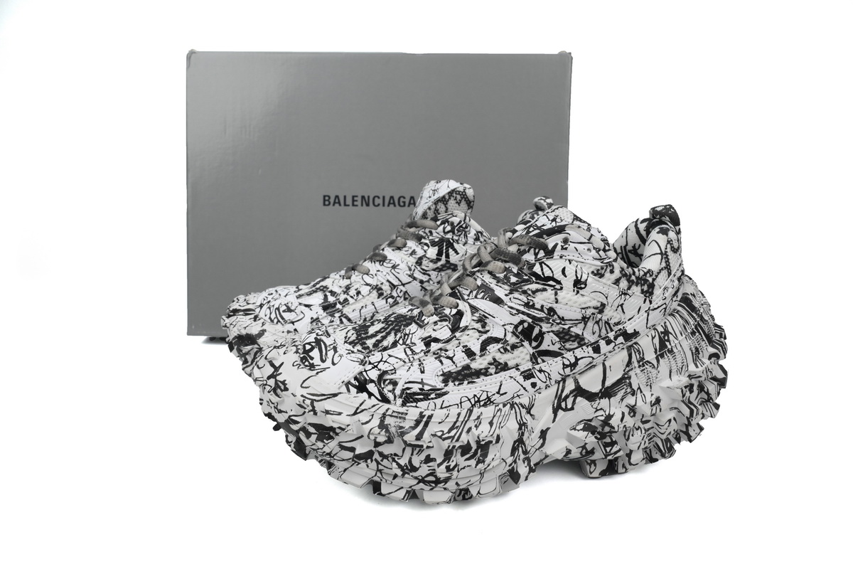 Balenciaga Defender Graffiti 685611 W2RAM 9010