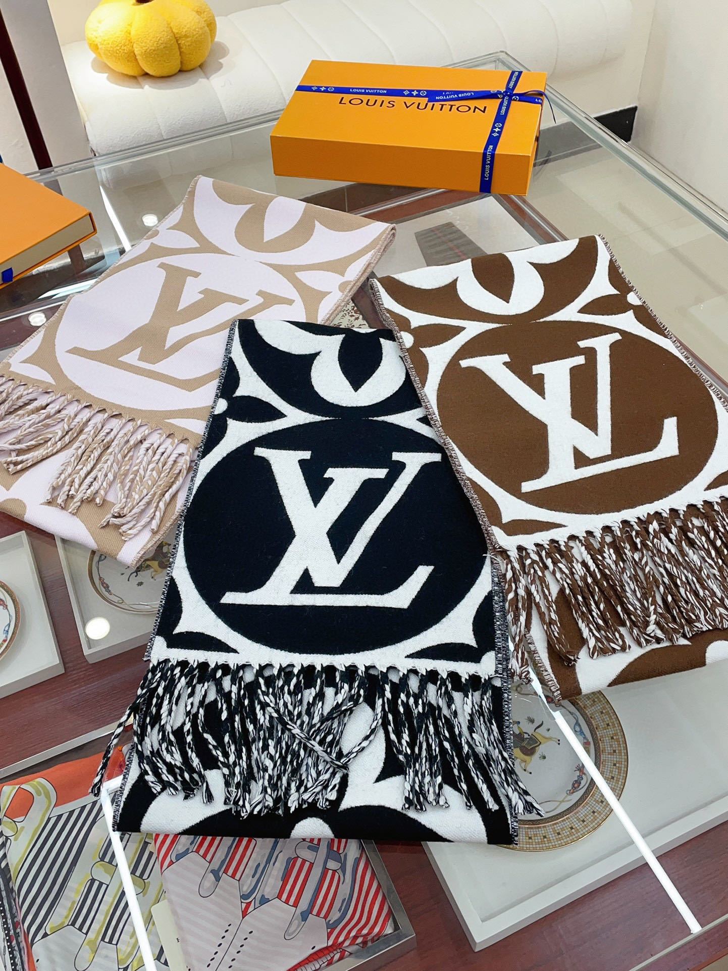 Louis new arrival scarf size: 200*30 cm 024
