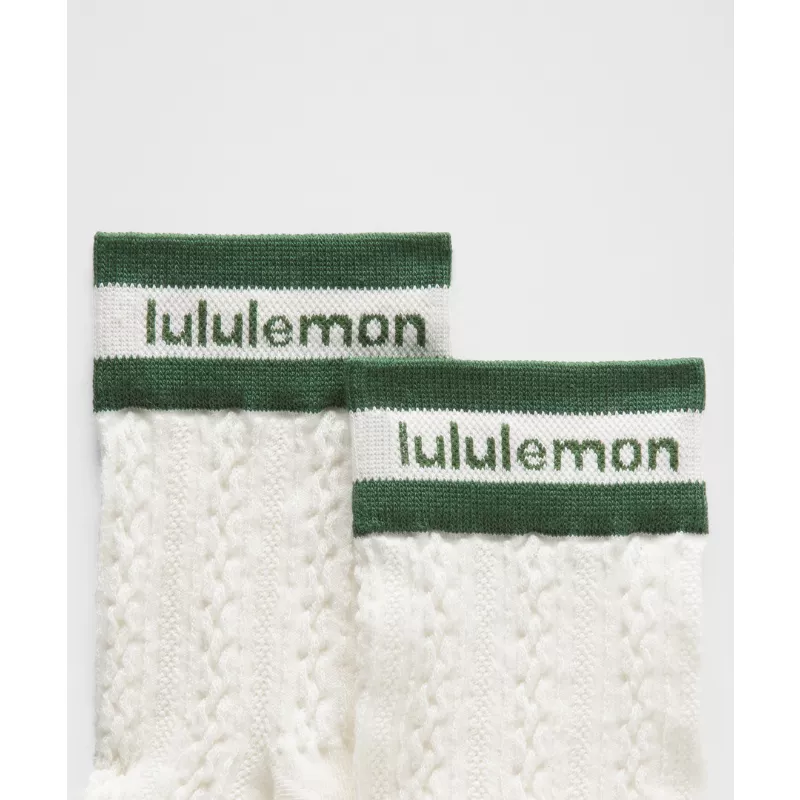 Unisex Cable-Knit Quarter Socks
