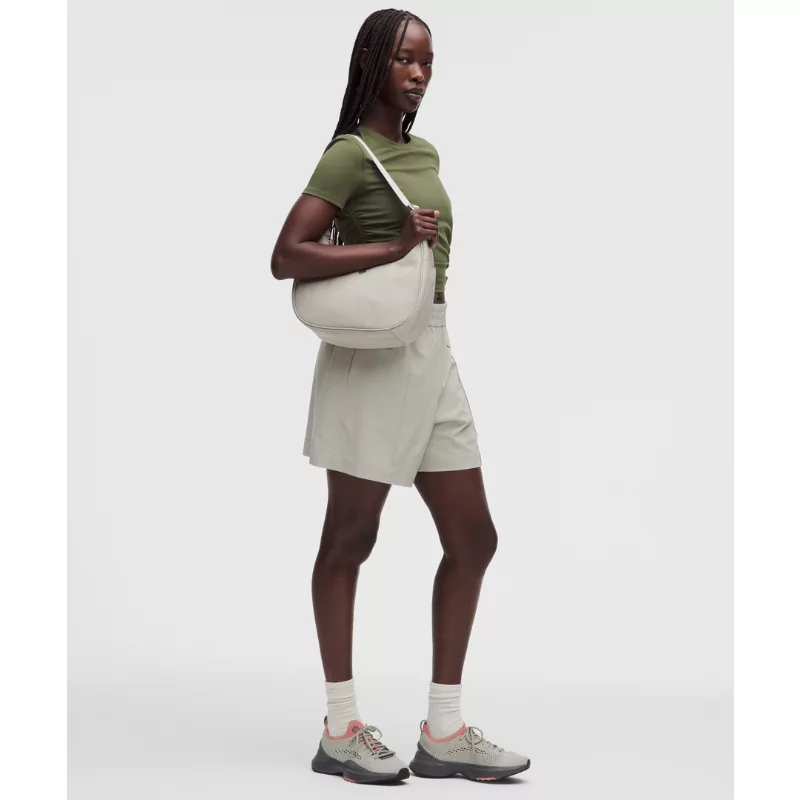 City Essentials Shoulder Bag 4L
