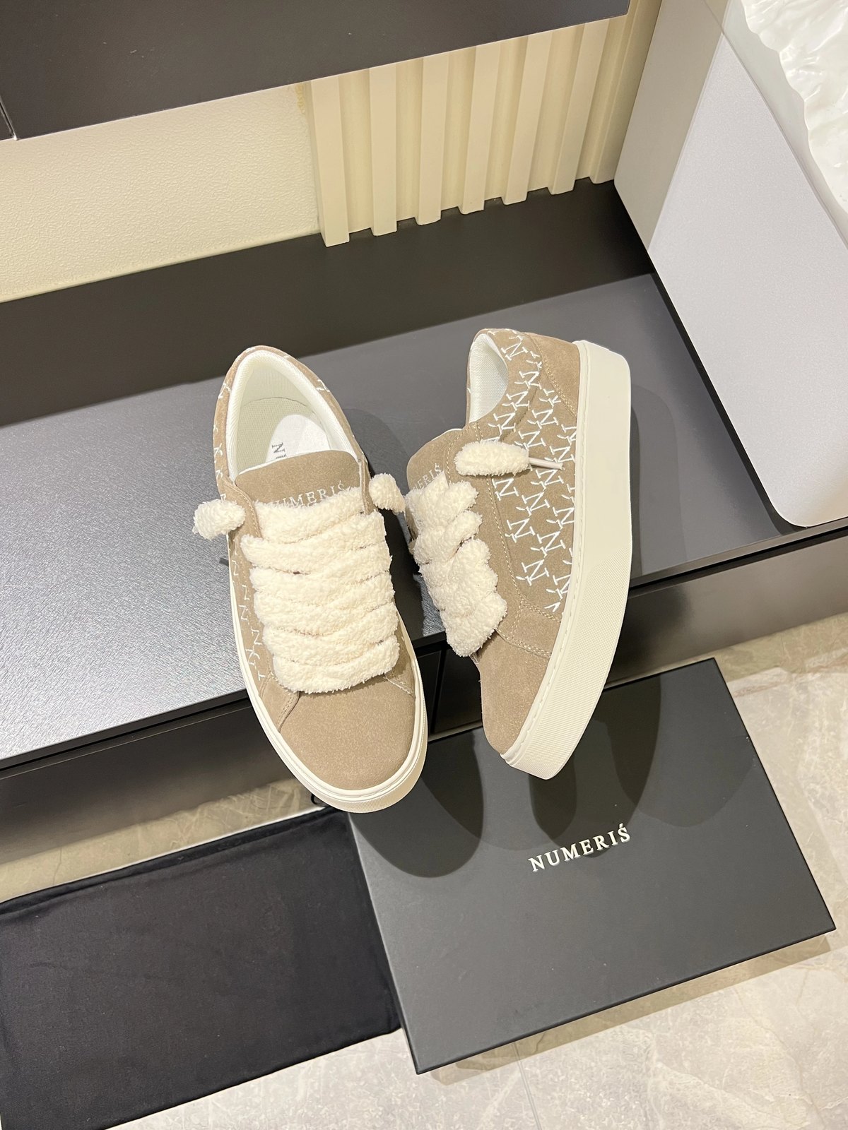 Numeris top-quality low-top shoes