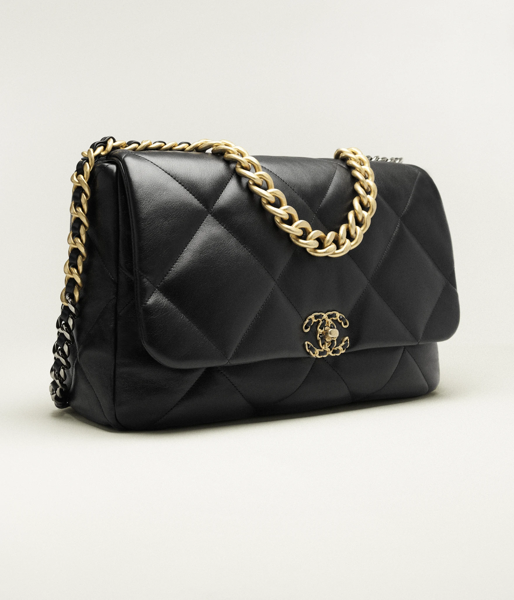 CHANEL 19 Maxi Handbag Shiny Lambskin, Gold-Tone, Silver-Tone & Ruthenium-Finish Metal Black