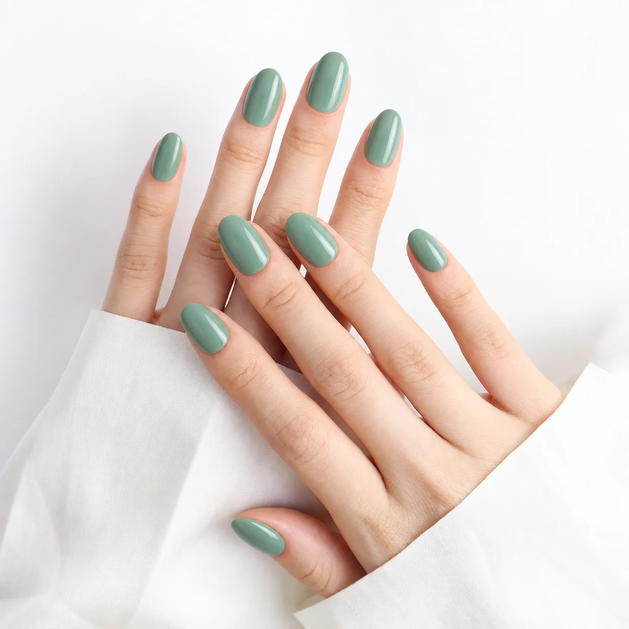 Green Solid Color Press On Nails Worn on Both Hands