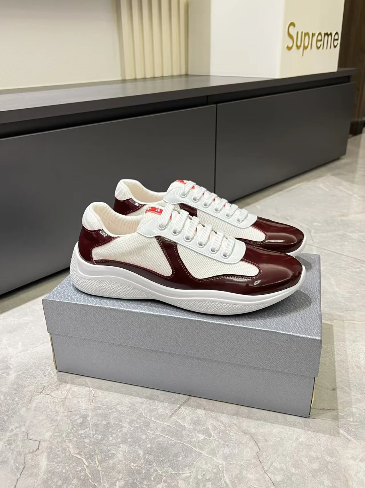 Prada top quality lacquer shoes