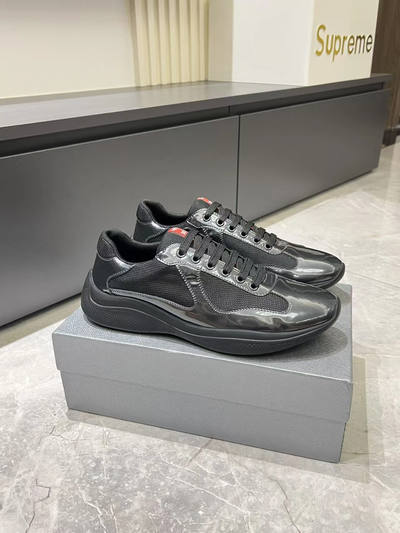 Prada top quality lacquer shoes
