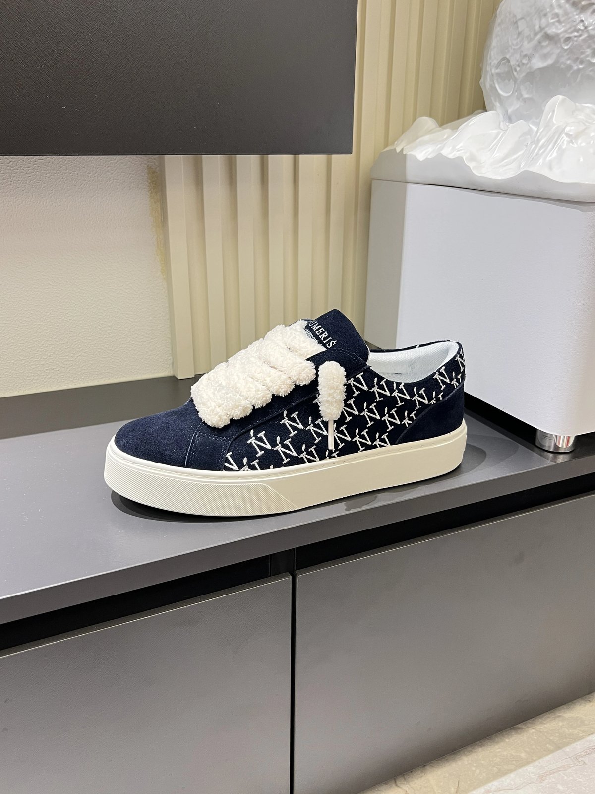 Numeris top-quality low-top shoes