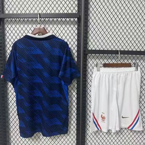 26 27 France away kit