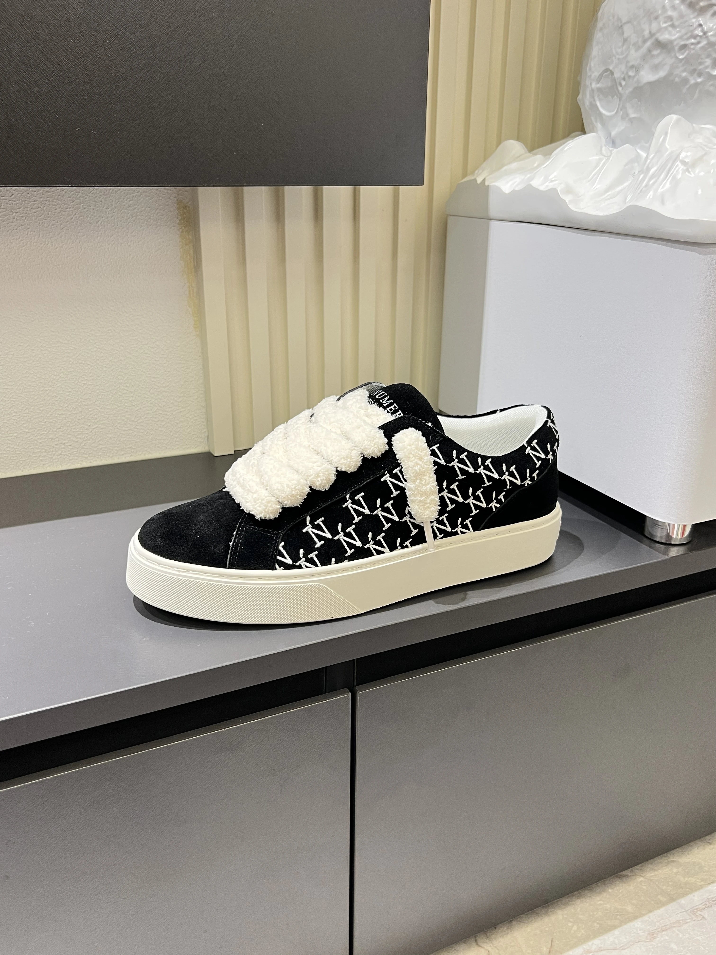 Numeris top-quality low-top shoes
