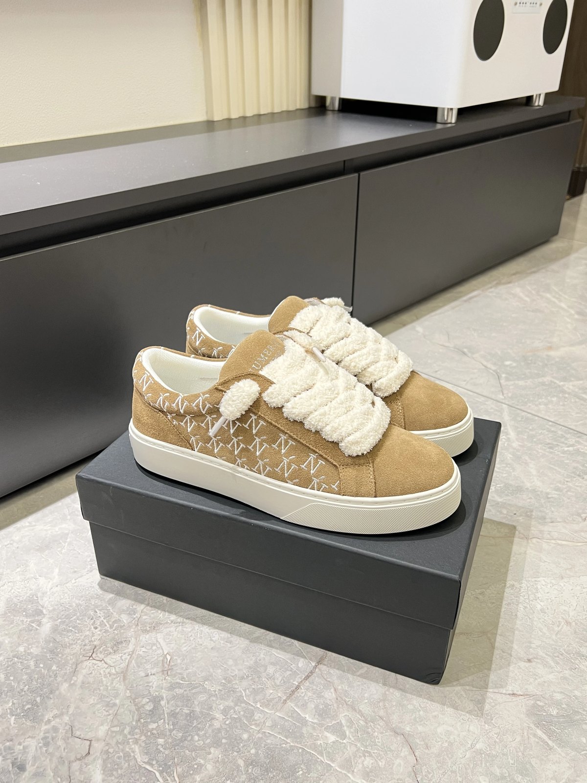 Numeris top-quality low-top shoes