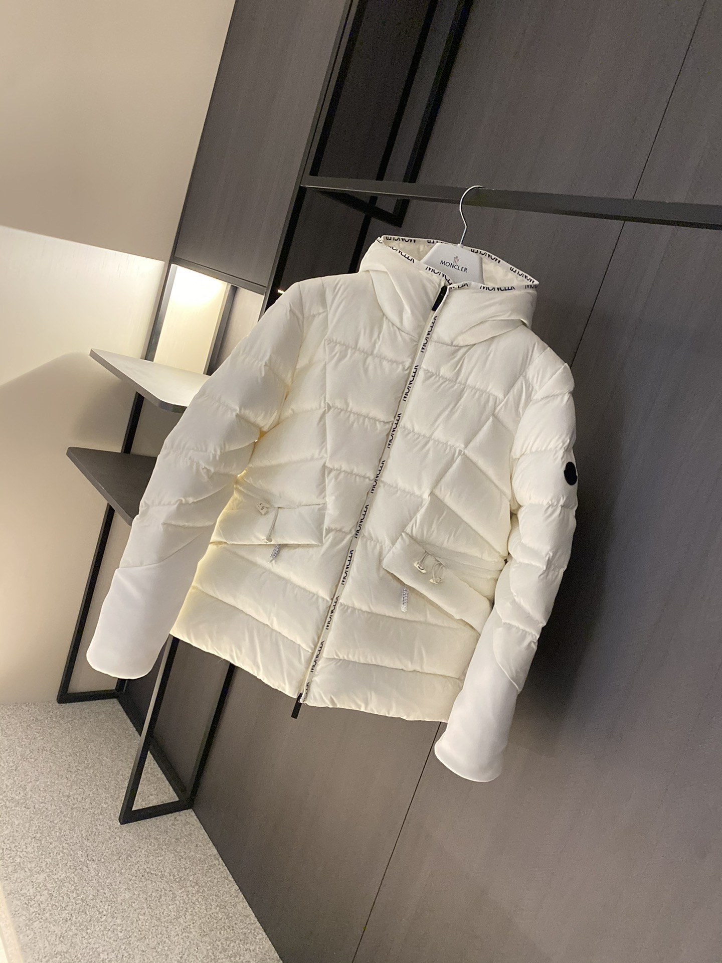 Moncler Herbst/Winter 2026 Sittang Daunenjacke Größe S-XL