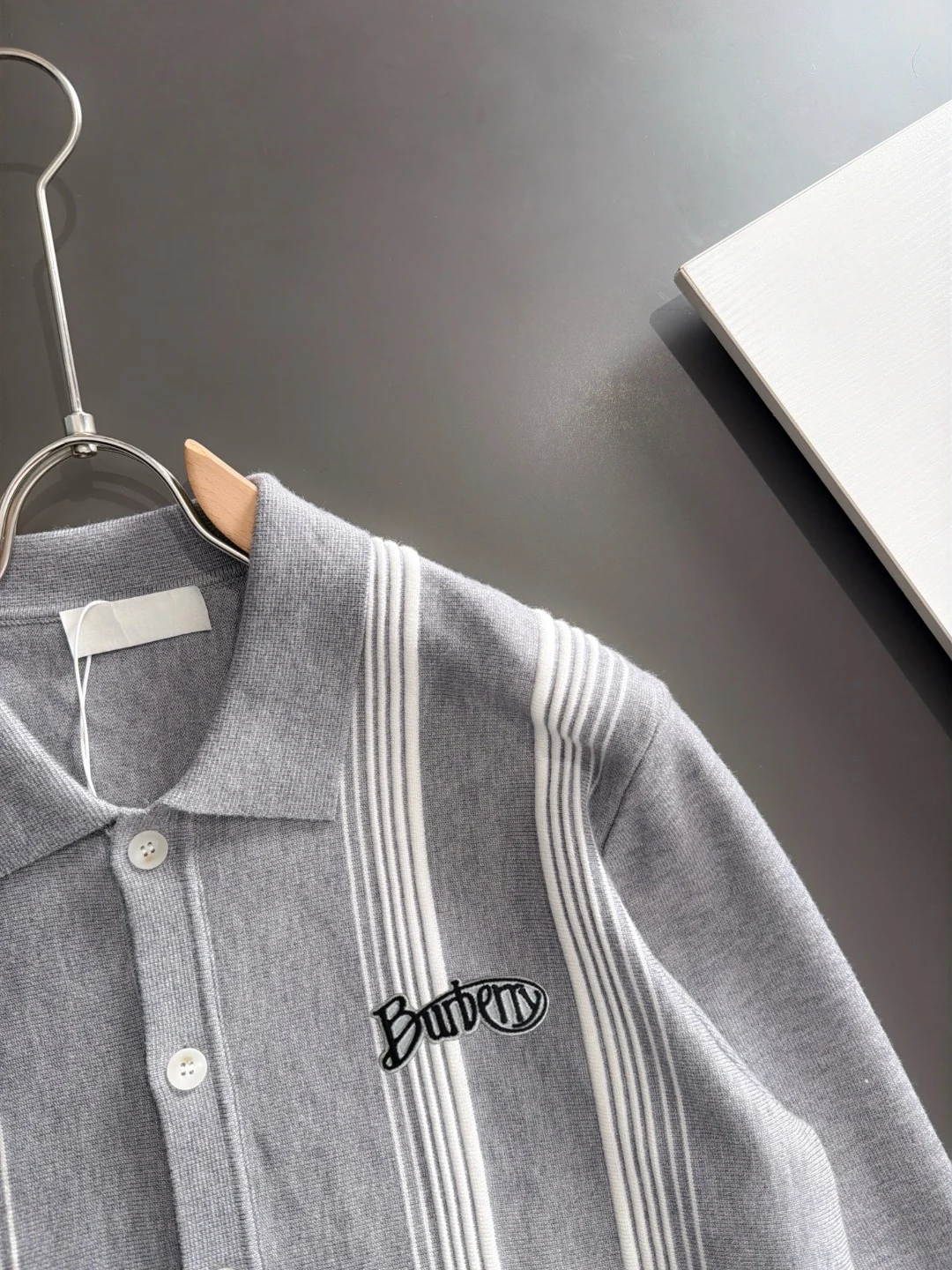 Burberry gestrickt 25FW Stickerei Grau Jacken CT064969