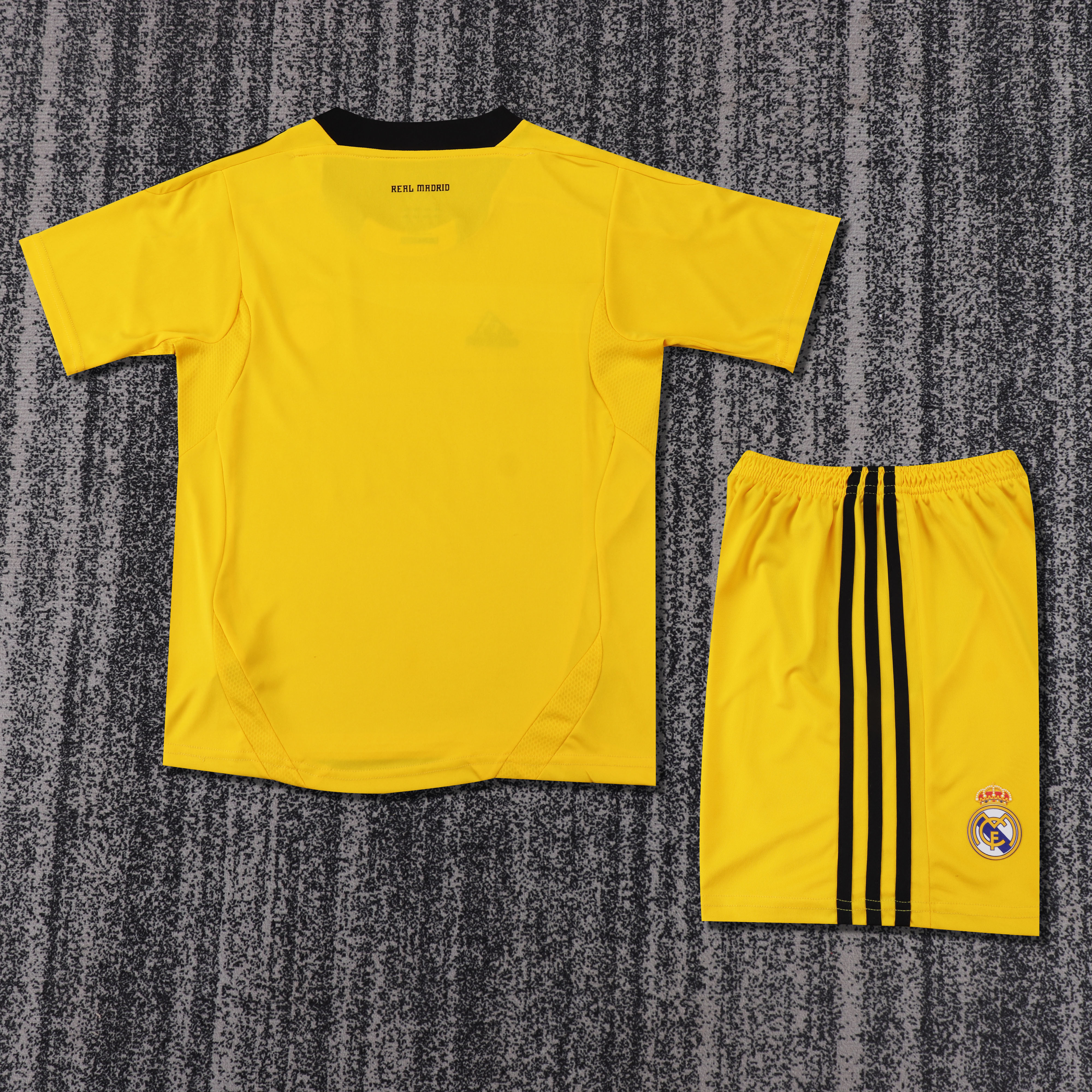 2011/2012 Real Madrid goalkeeper Retro Kids Set
