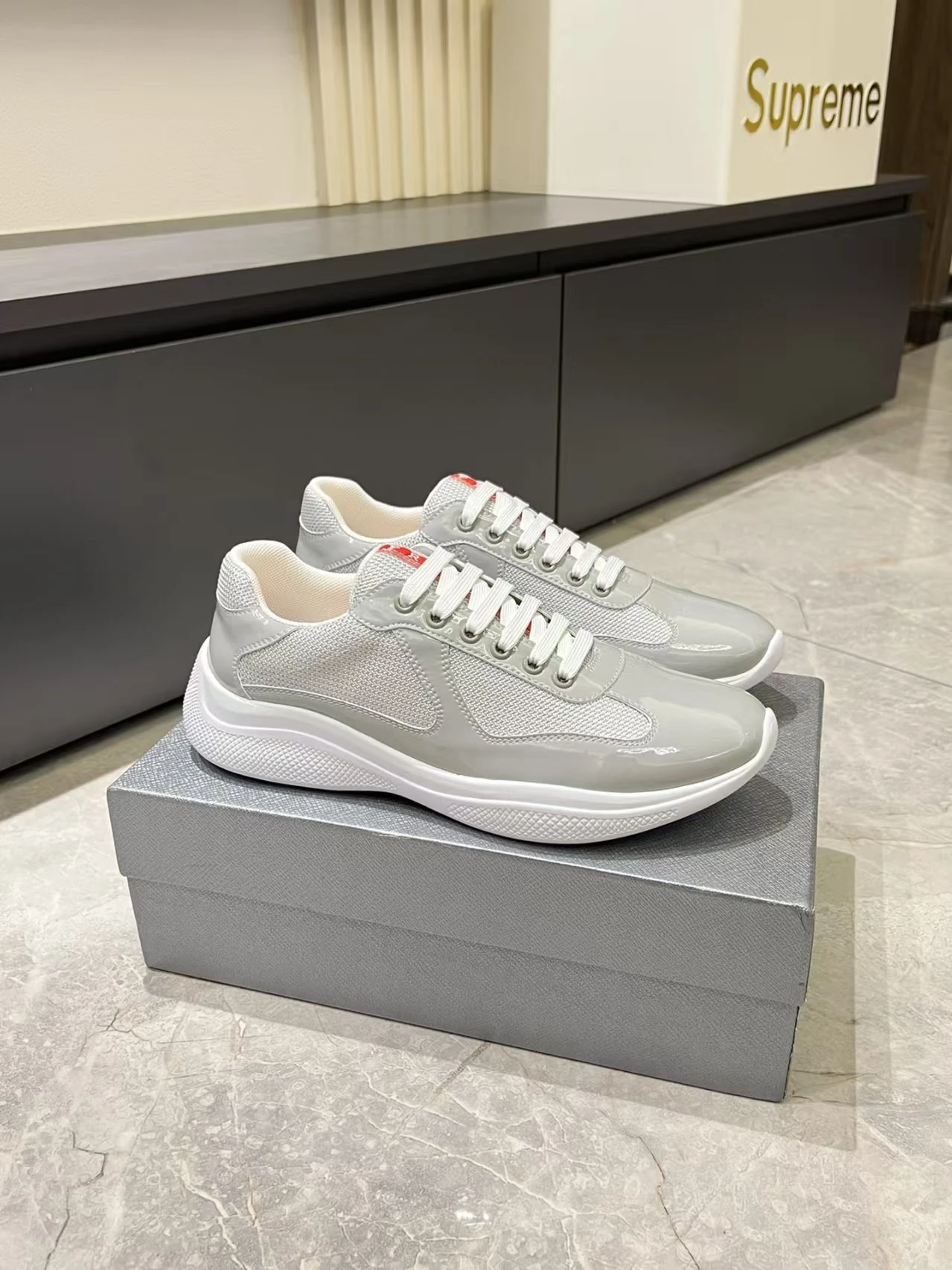 Prada top quality lacquer shoes