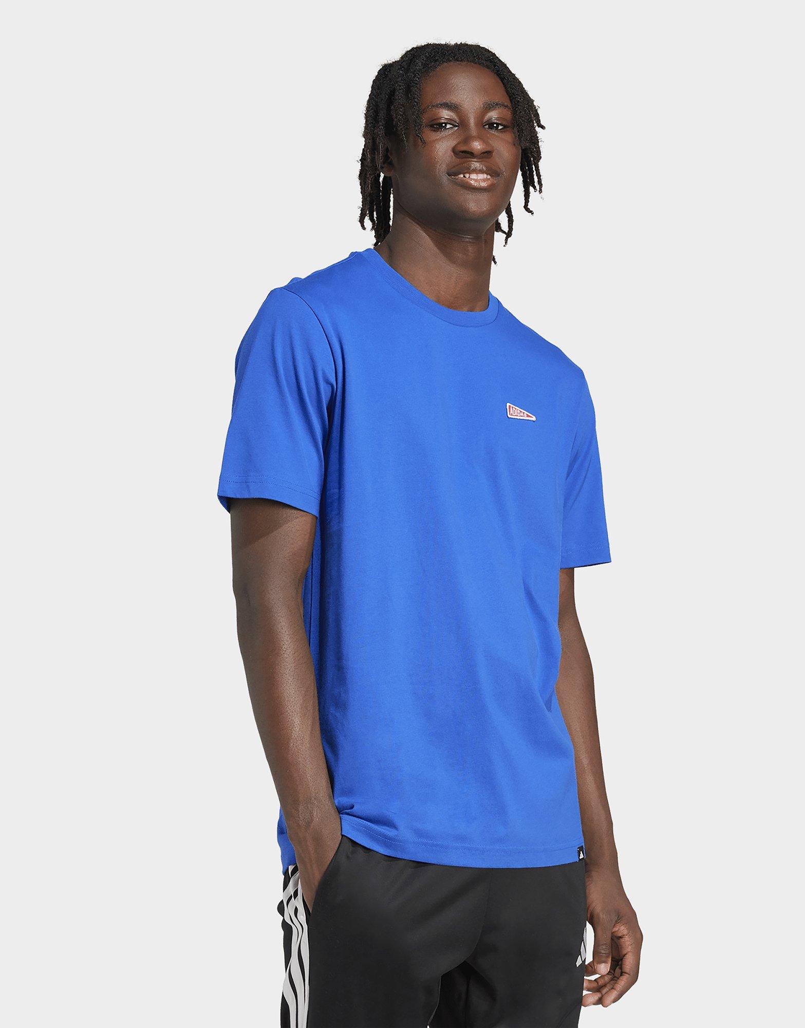 adidas Graphic T-Shirt mit Wimpelmotiv
