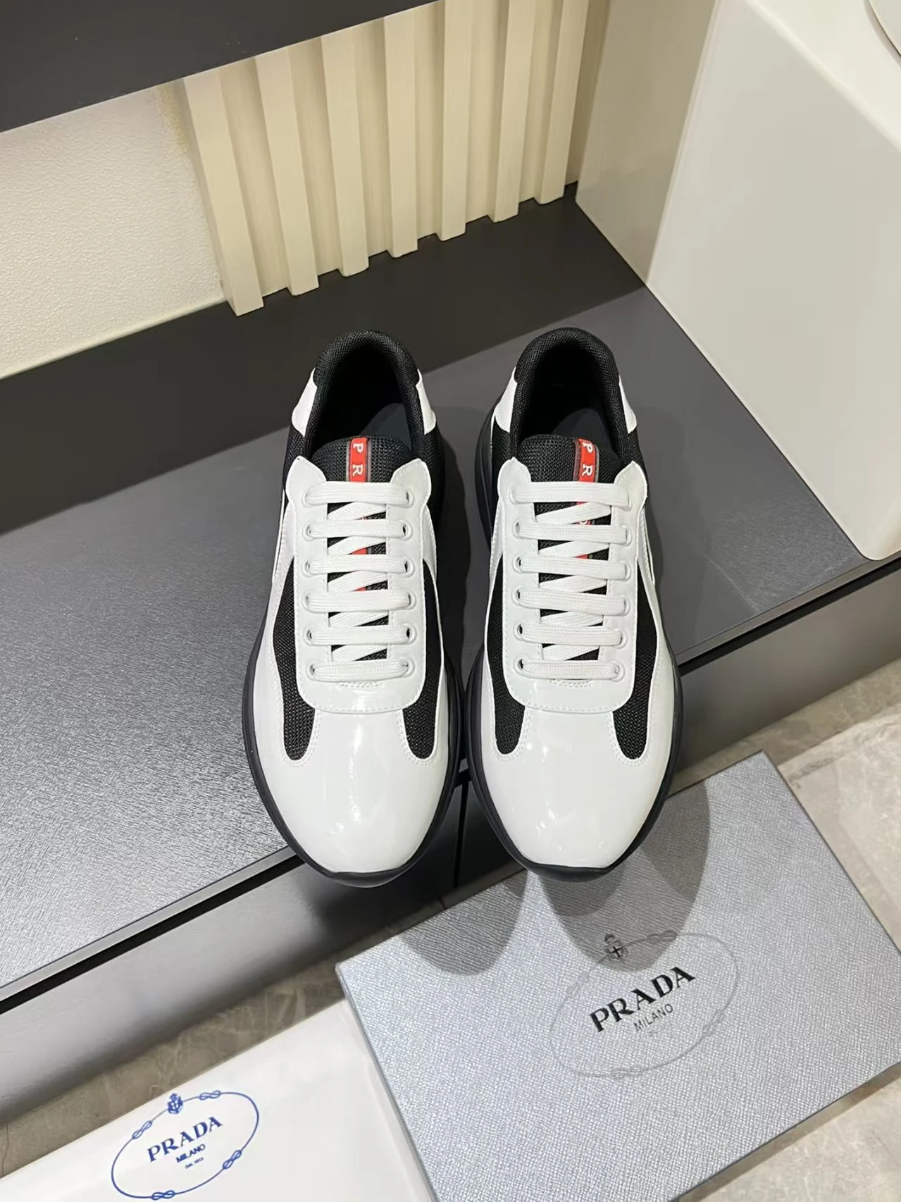 Prada top quality lacquer shoes