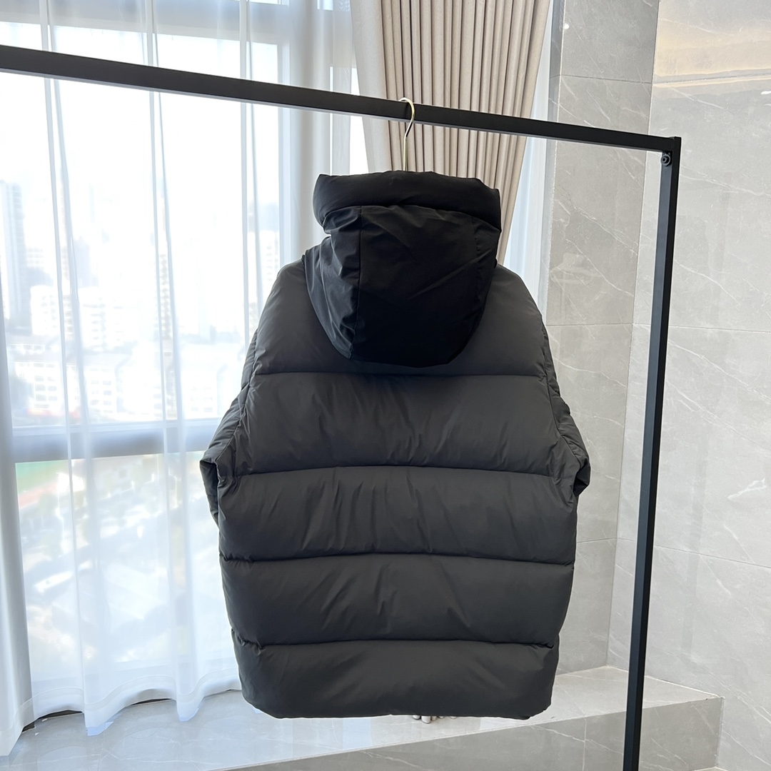 Moncler Herbst/Winter 2026 madeira Daunenjacke Größe S-2XL