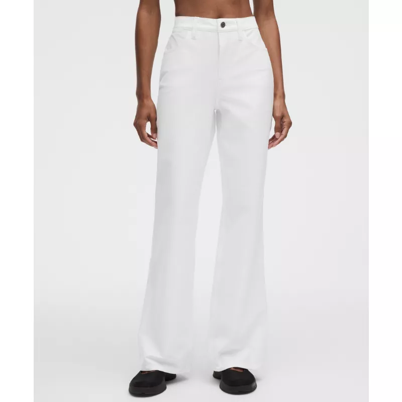 EasyFive High-Rise Subtle-Flare Pant Short