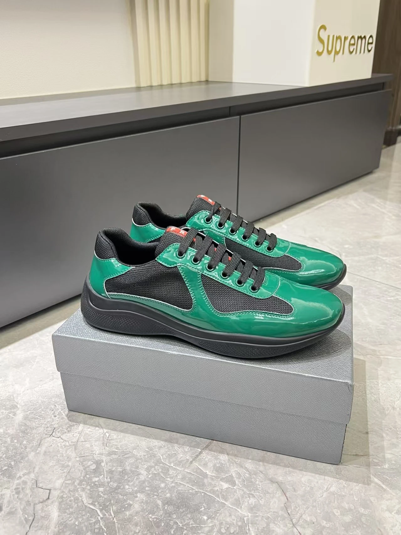 Prada top quality lacquer shoes