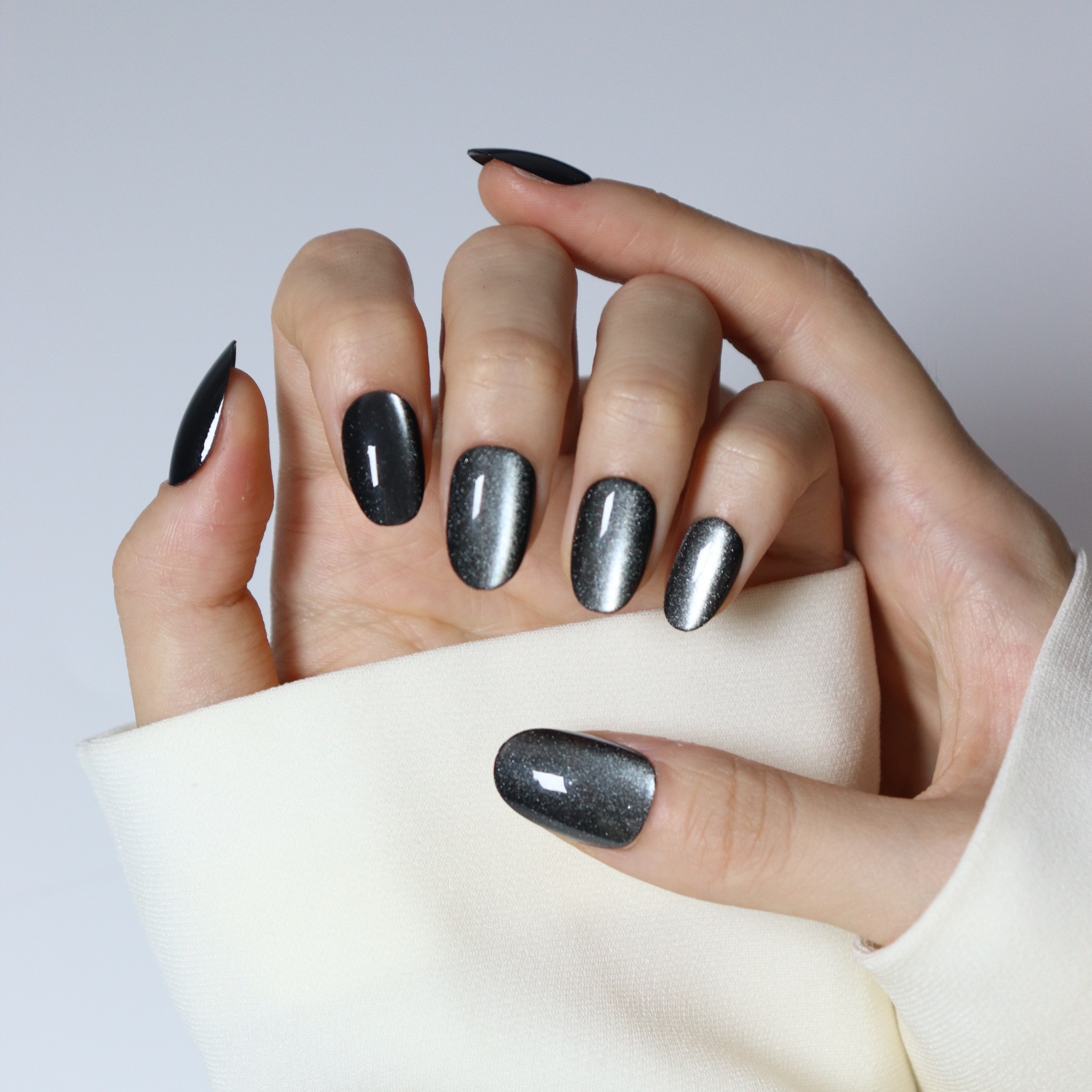 Smoky Silver Cat Eye Press On Nails Wear Effect