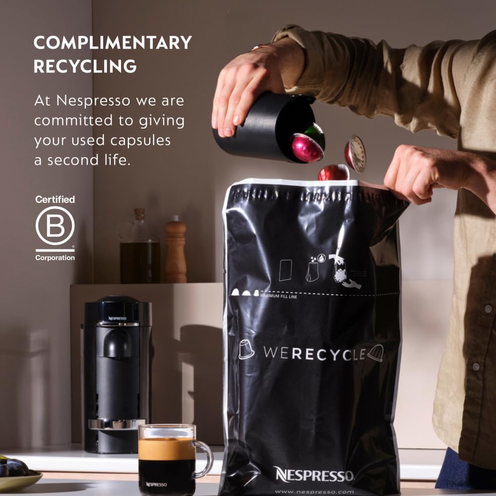 Espresso machine with a removable water tank black