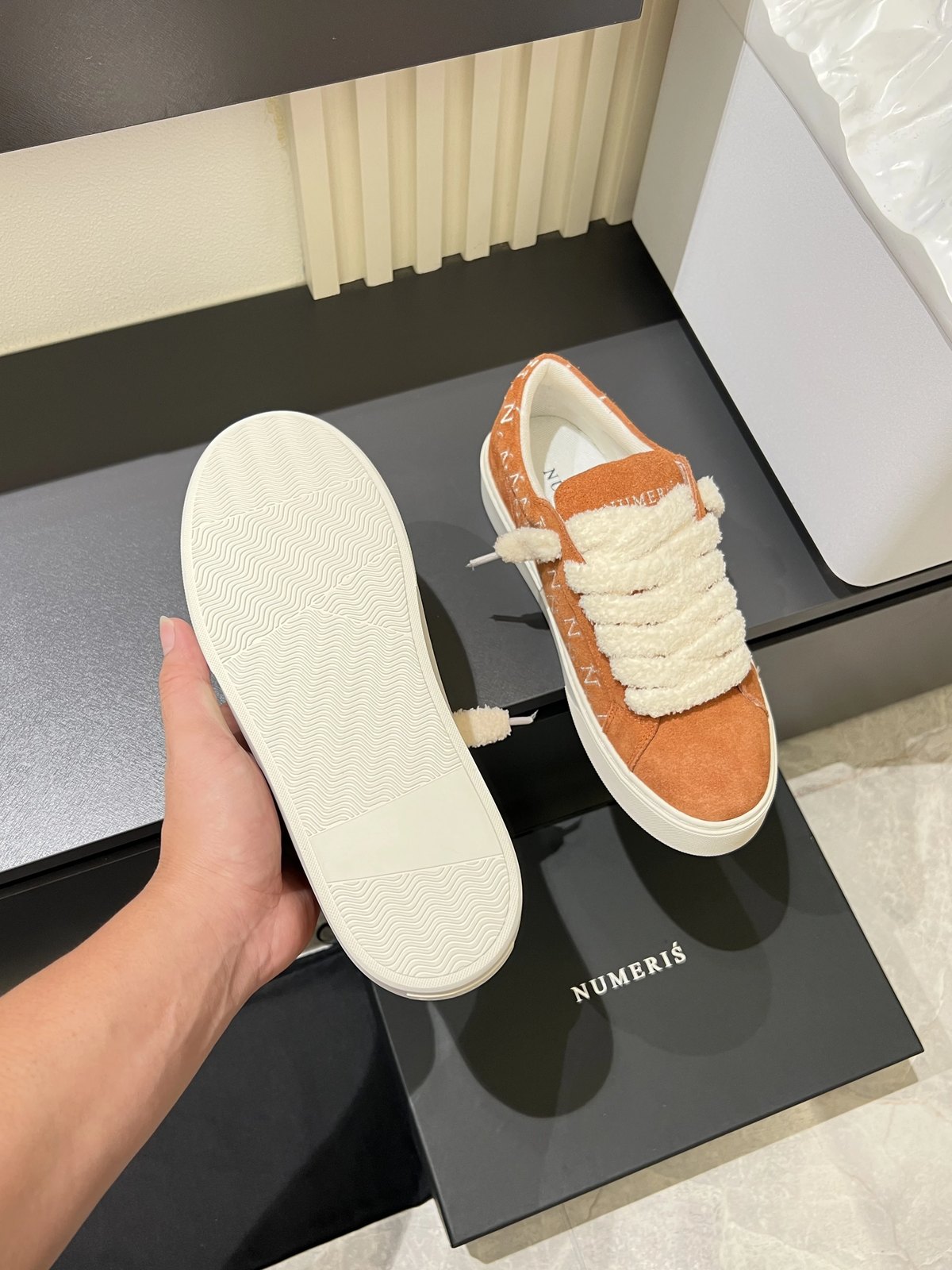 Numeris top-quality low-top shoes